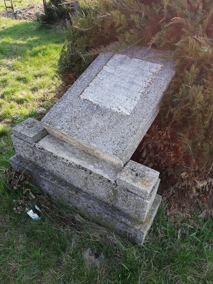 profanare cimitir (6)