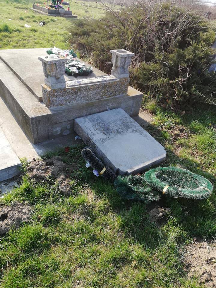 profanare cimitir (7)