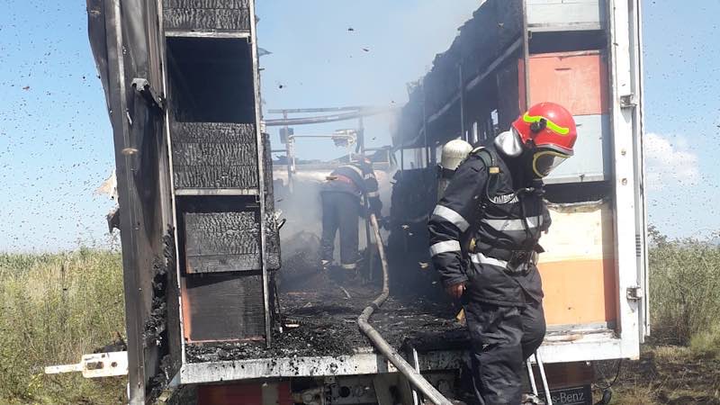 FOTO: Incendiu camion Hotar 22.08.2020