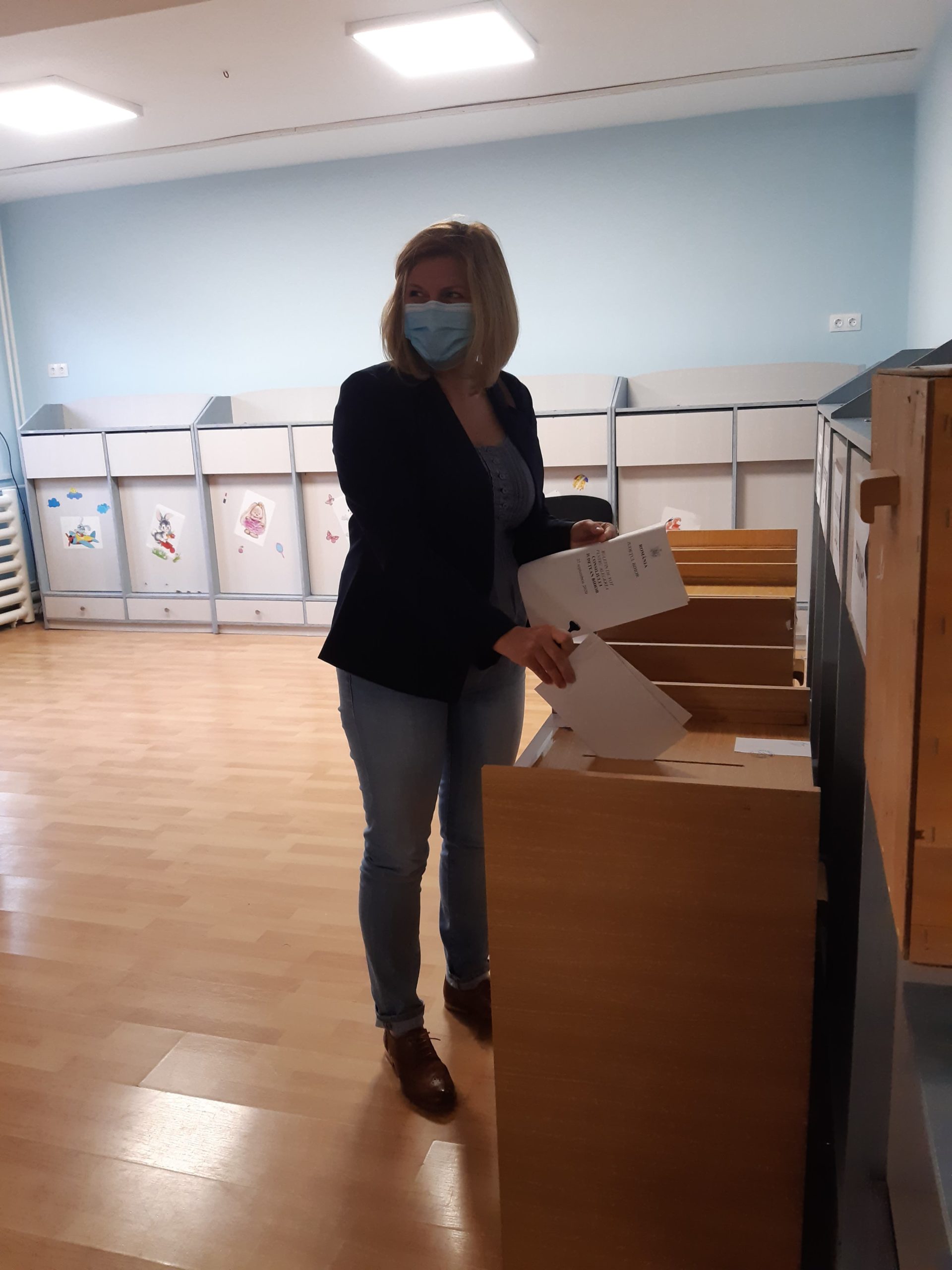 simona bisboaca si ioana mihaila vot (12)