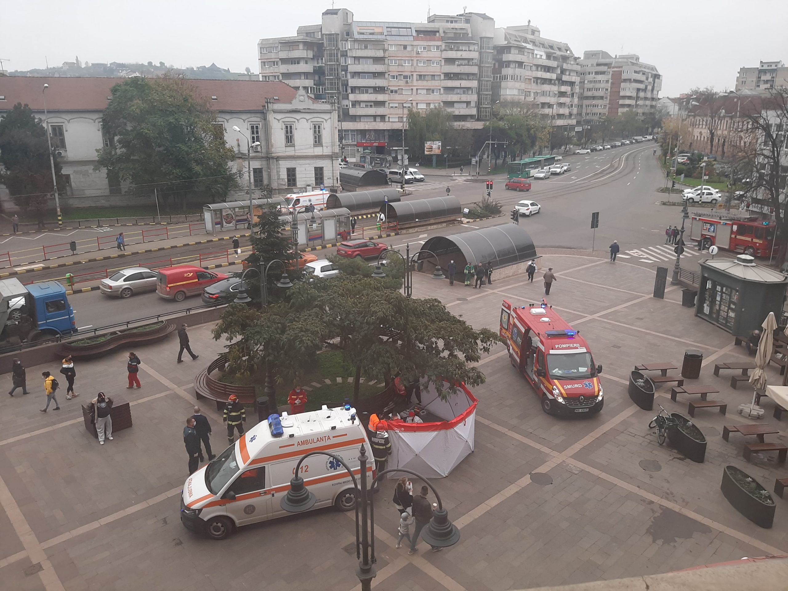 Intervenție Ambulanță și SMURD în fața Crișul Center oradea (2)