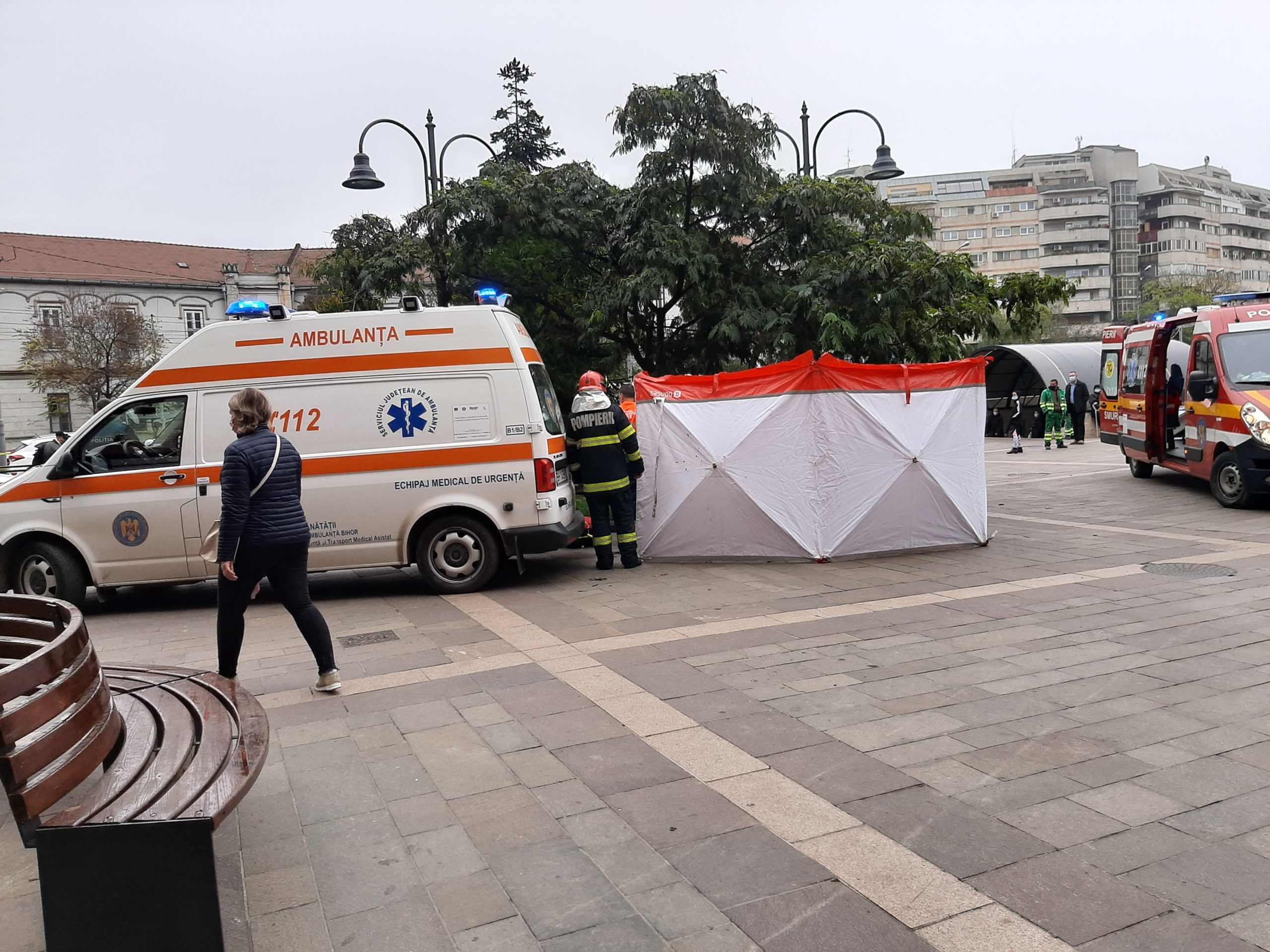 Intervenție Ambulanță și SMURD în fața Crișul Center oradea (4)