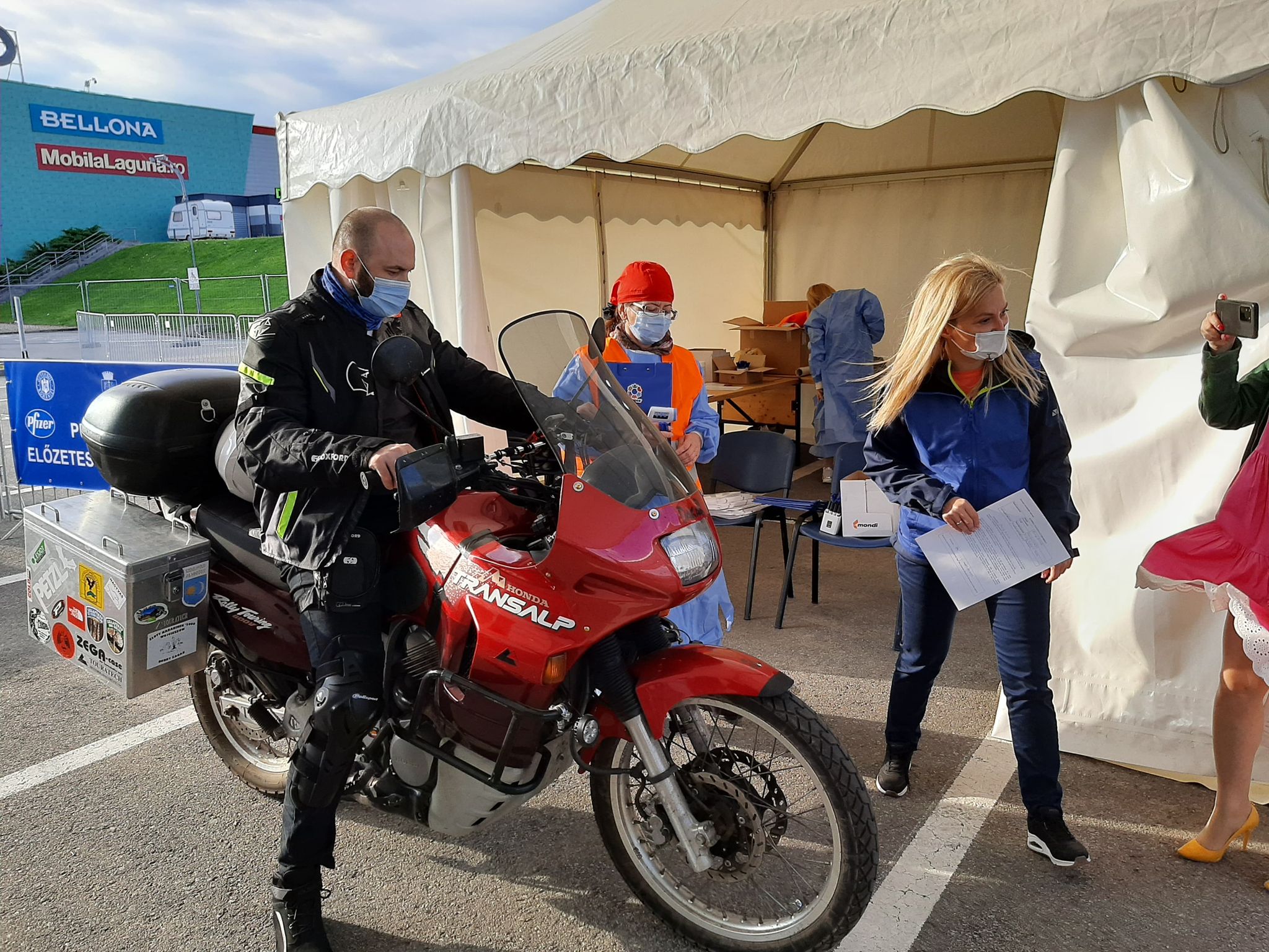 centru vaccinare drive through covid oradea (10)