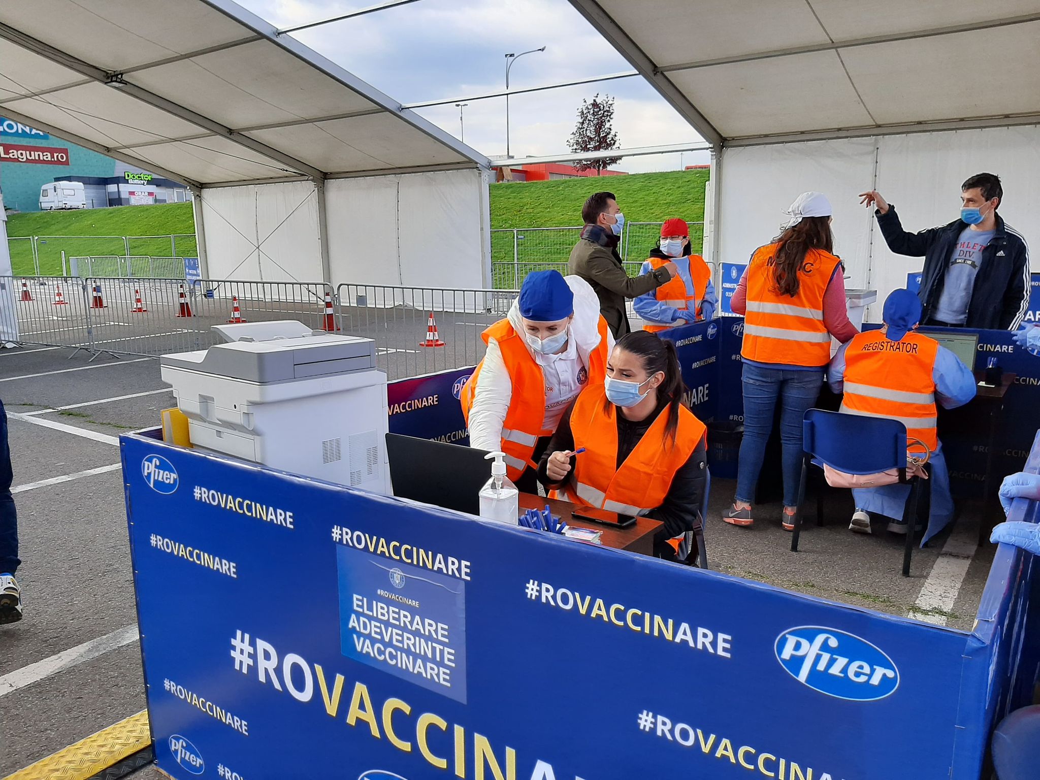 centru vaccinare drive through covid oradea (11)