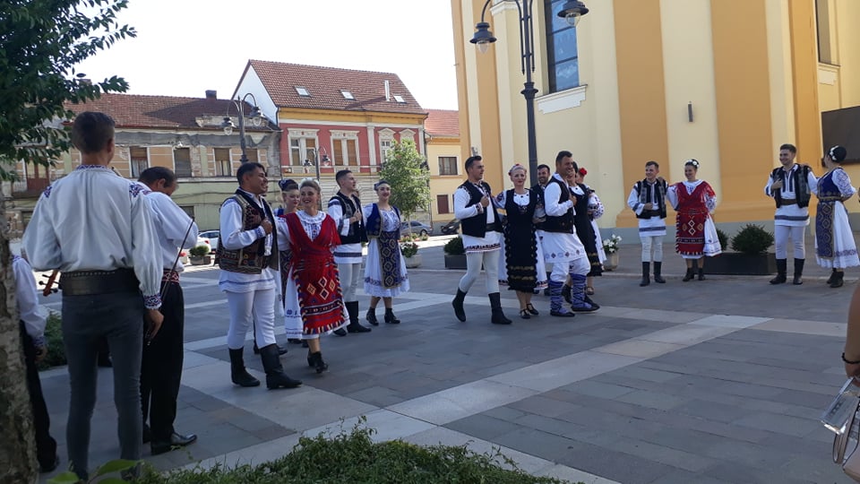 FOTO: Parada „Sânzienelor" în Piața Unirii 23.06.2021