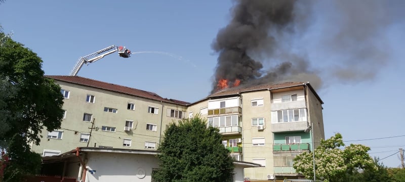 FOTO: Incendiu bloc strada Piteștilor 24.06.2021