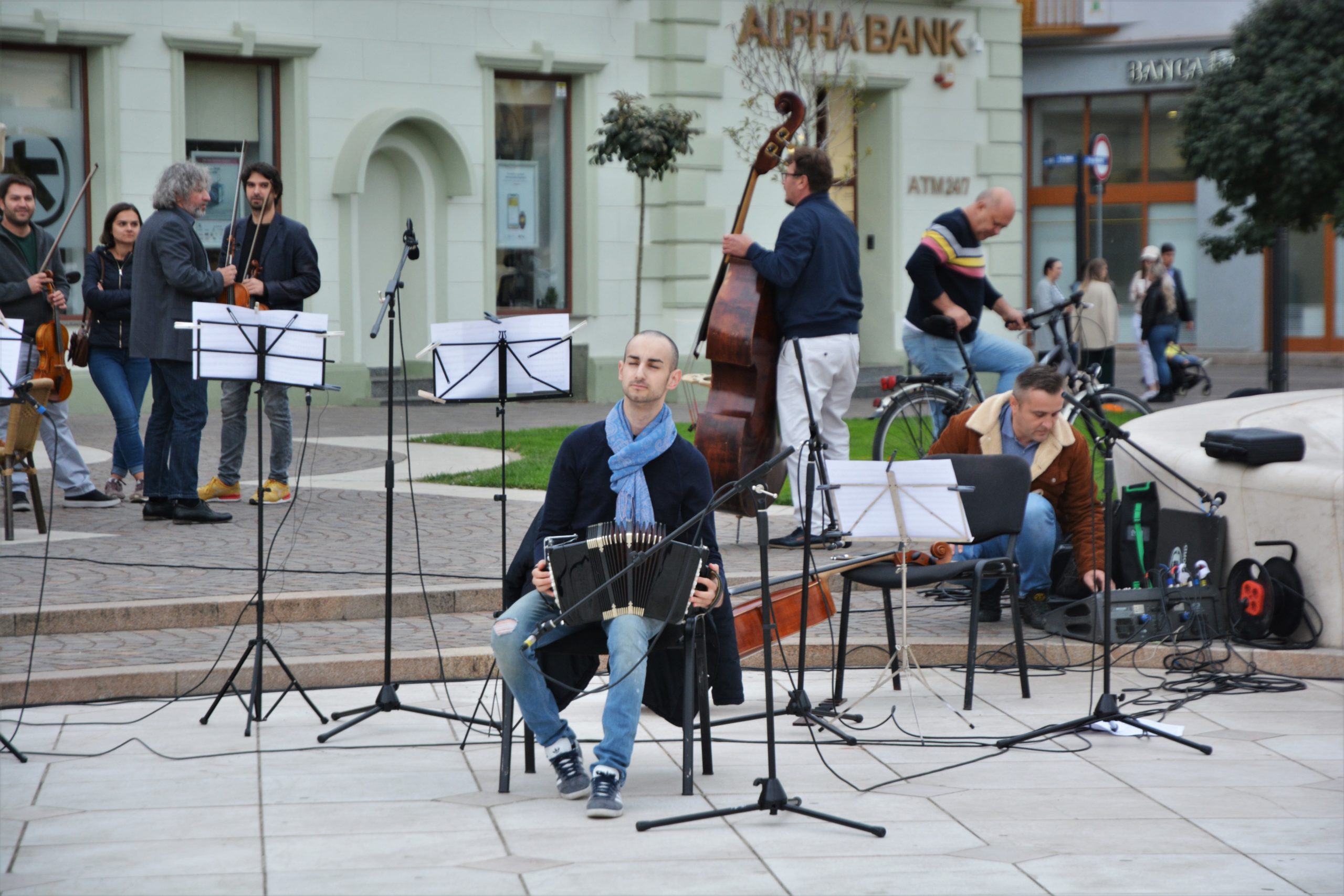 FOTO: Flash mob Filarmonica Oradea 06.10.2021