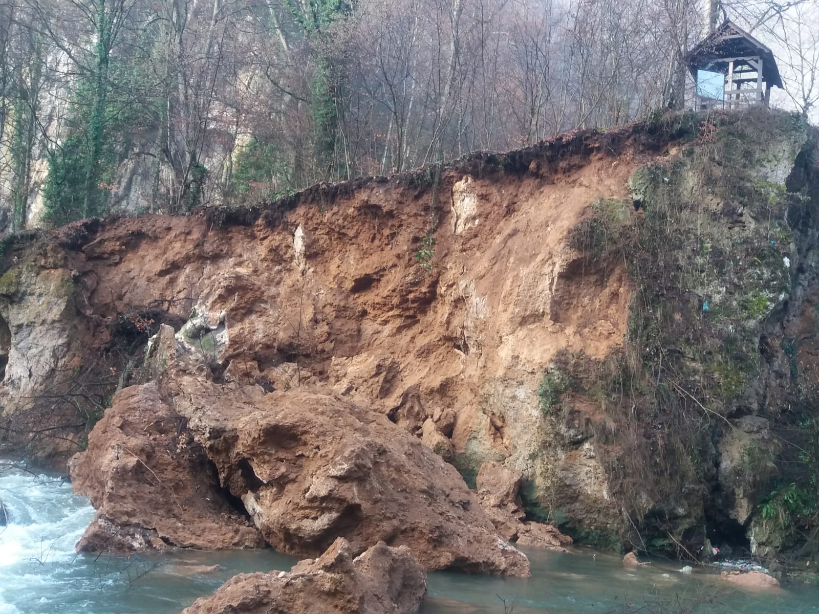 FOTO: Perete prăbușit Cascada Vadu Crișului 03.01.2021