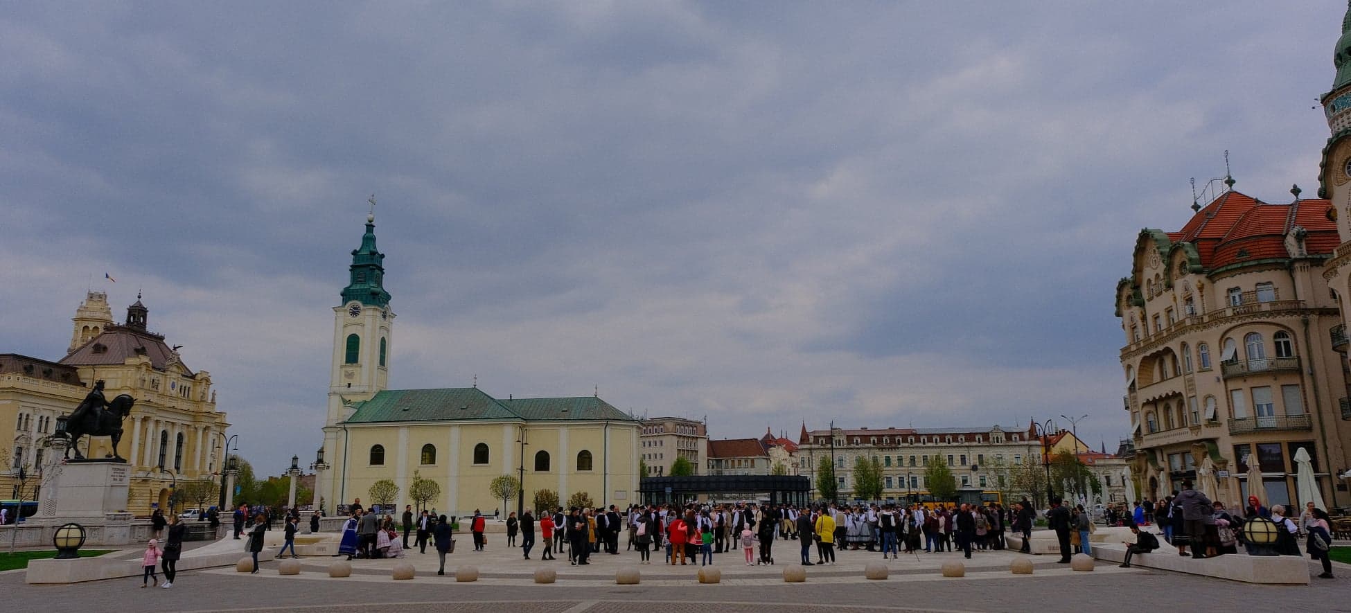 flash mob ansambluri populare maghiare piata unirii (1)