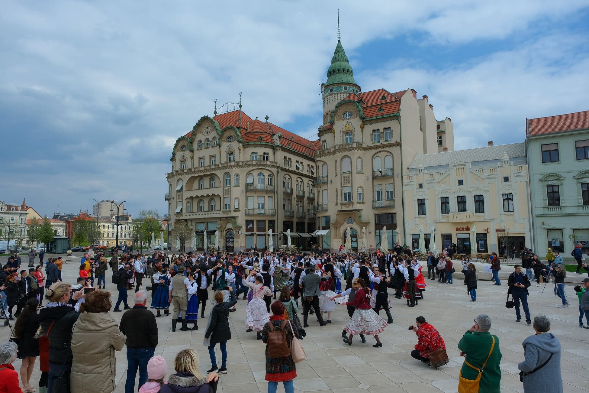 flash mob ansambluri populare maghiare piata unirii (10)