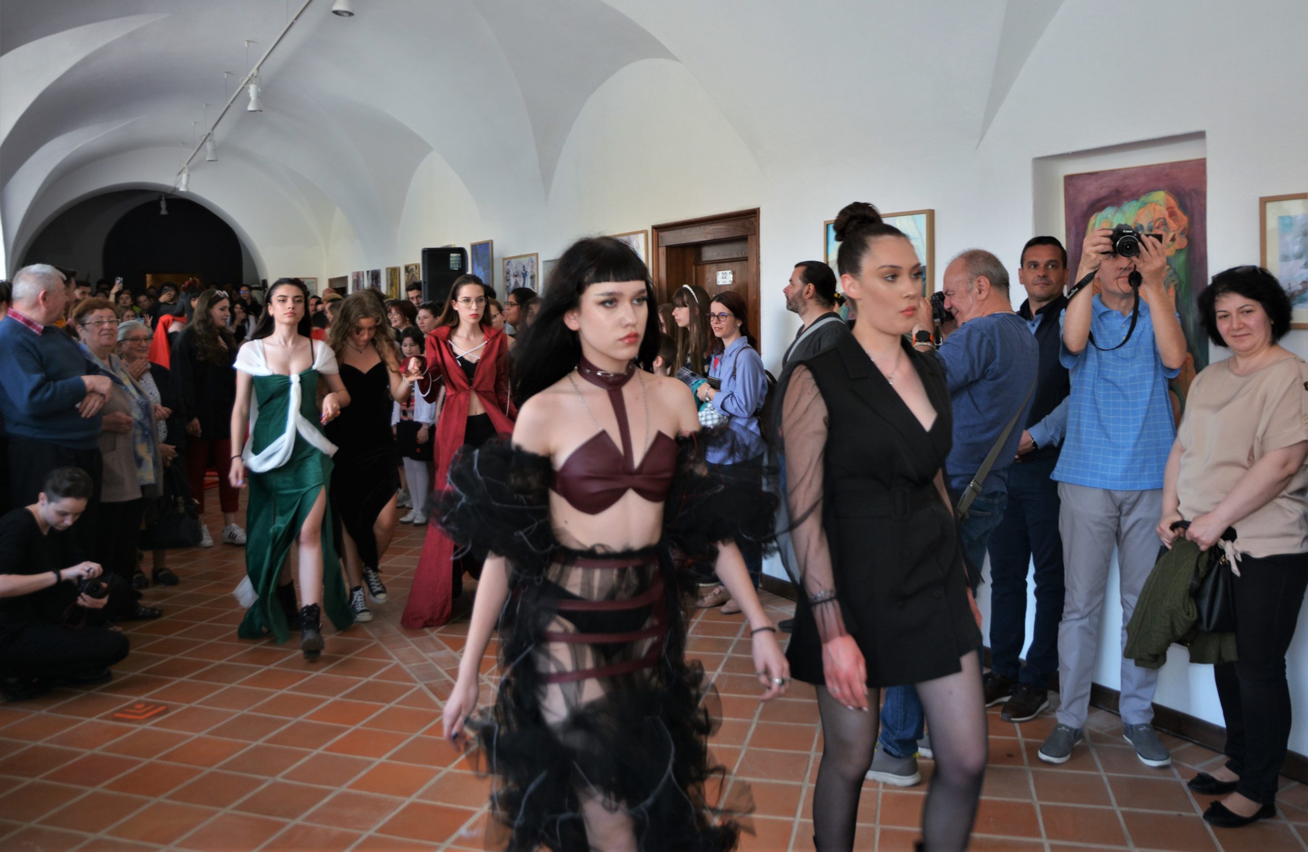 expozitie absolventi liceul de arte oradea (92)