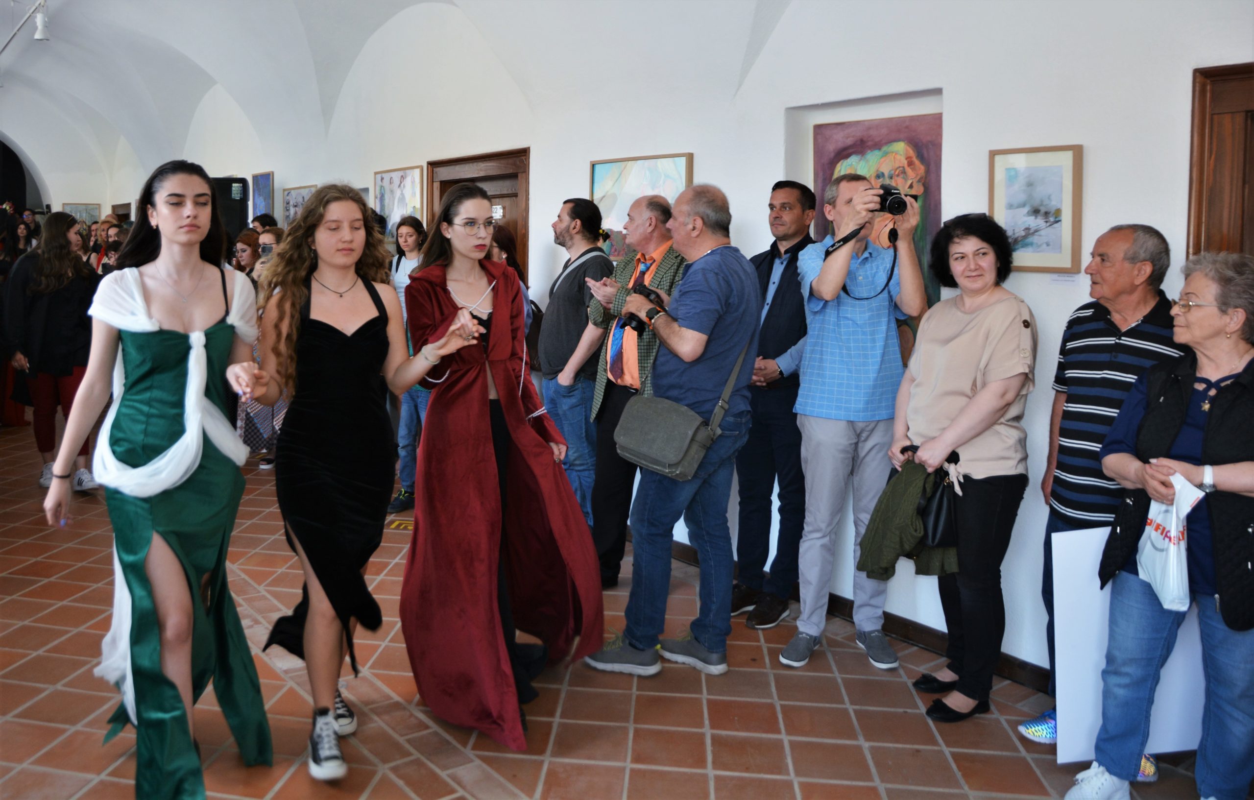 expozitie absolventi liceul de arte oradea (93)