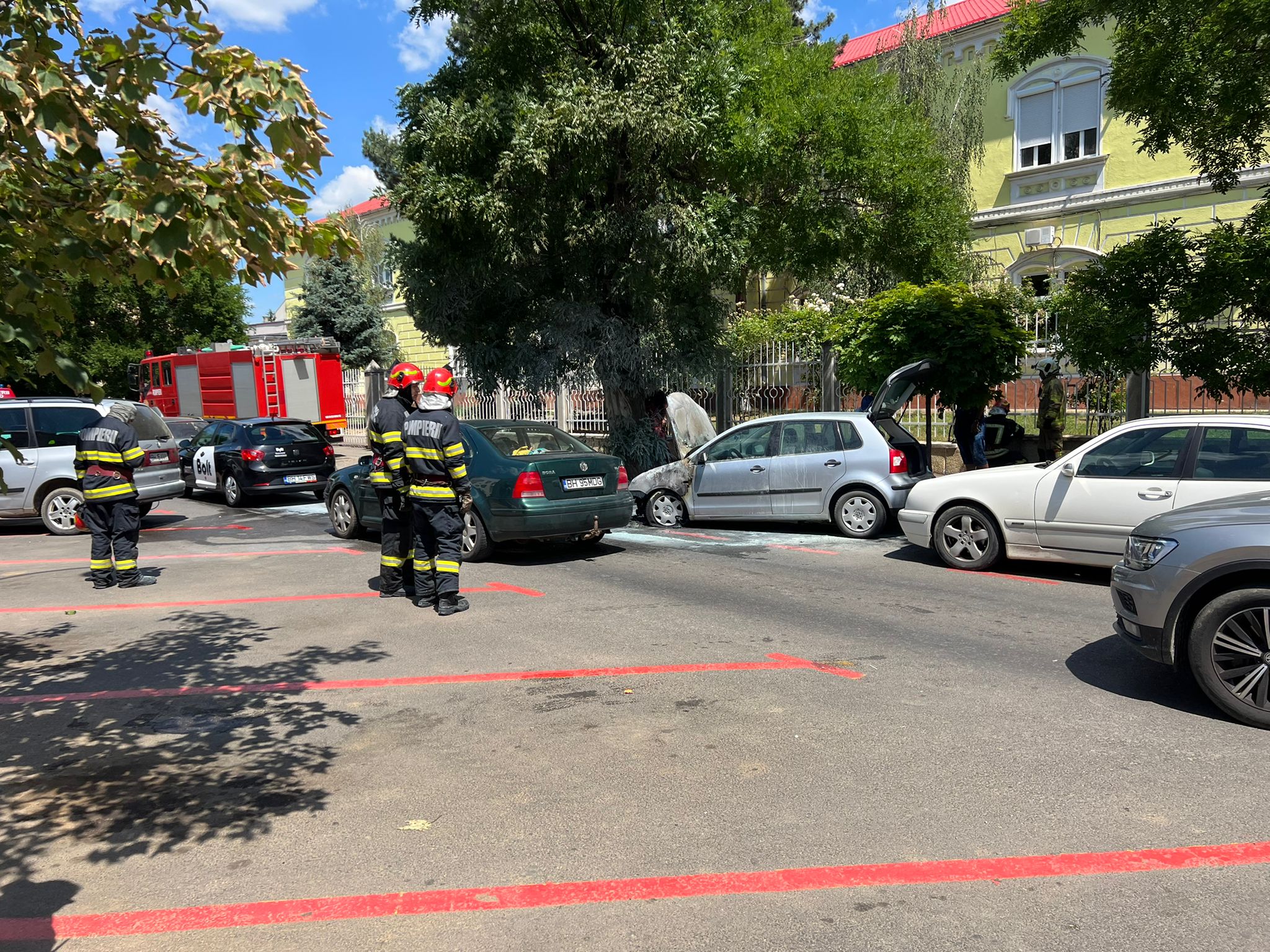 FOTO: Incendiu auto pe strada Dunării din Oradea 16.06.2022