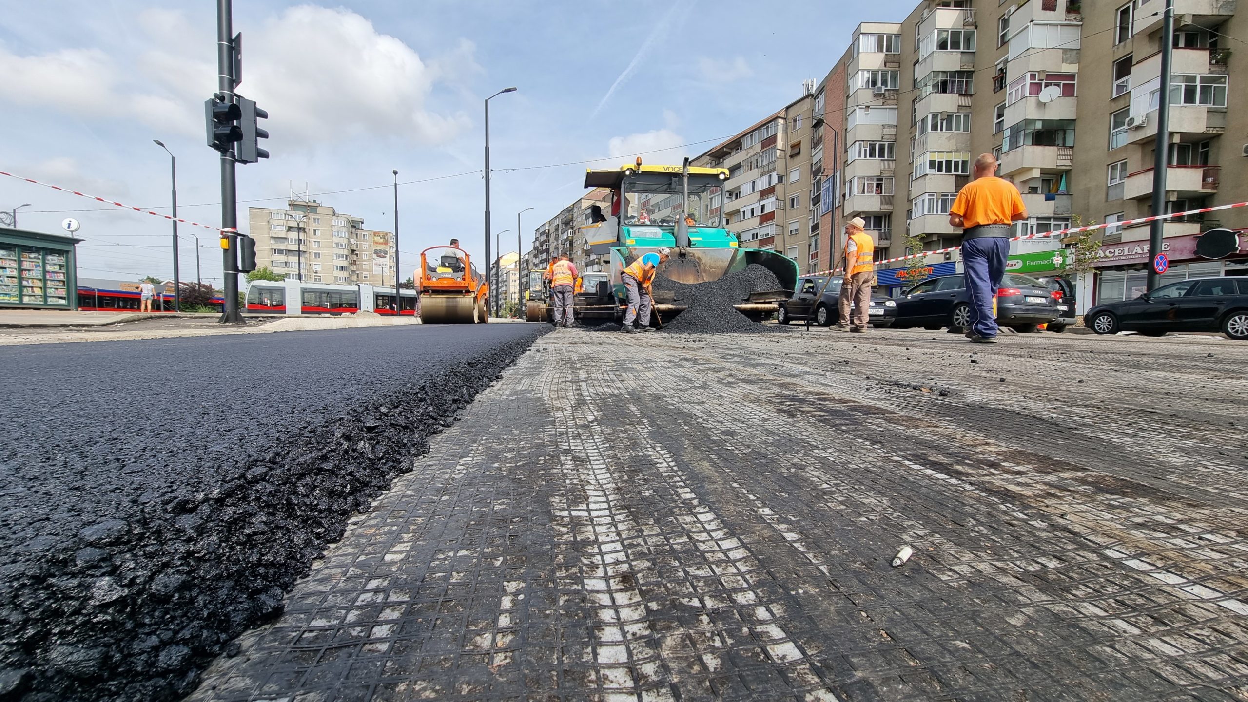 FOTO: Se toarnă asfaltul pe ultimul tronson 23.08.2022