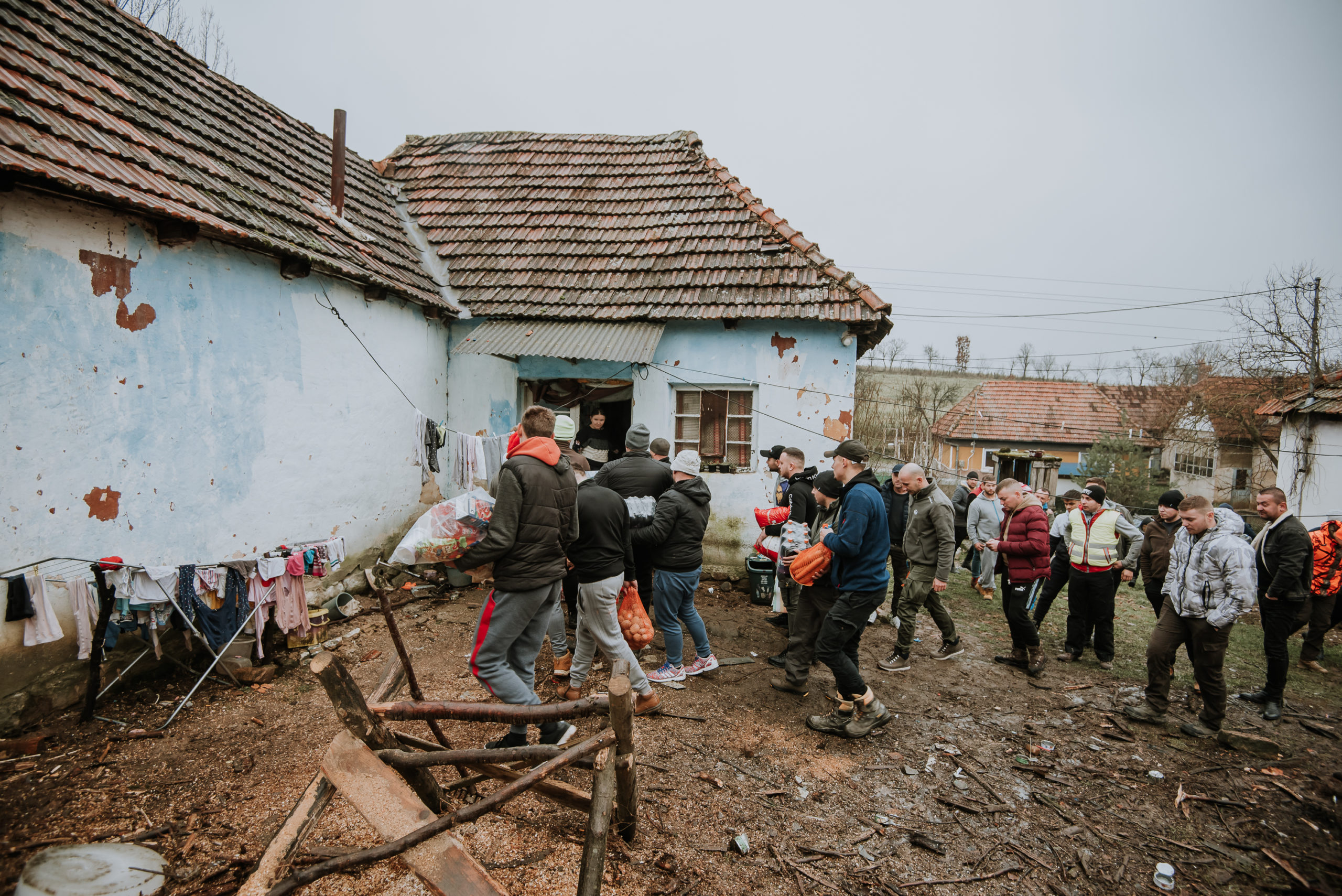 FOTO: Prietenii Munților Off-Road Club Bihor au vizitat 35 de familii, 25.12.2022