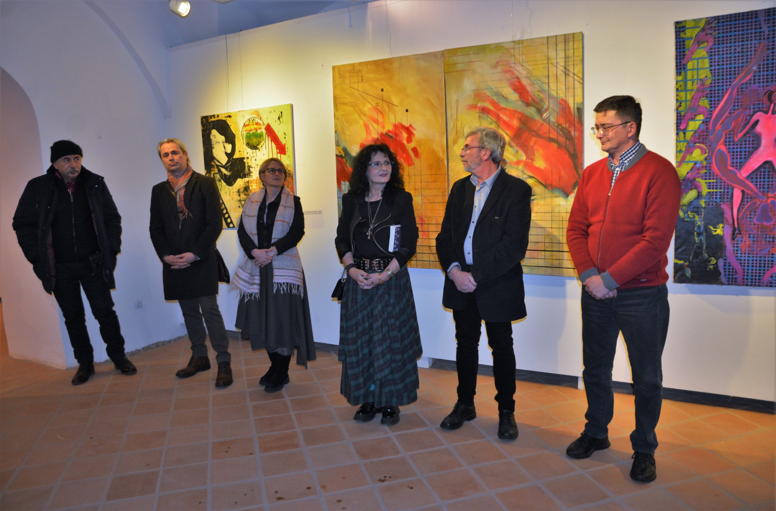 FOTO: Lucrări nesemnate în expoziţia „Recurs la memorie”. Traian Ştef şi-a lansat la vernisaj volumul „Opera poetică”, 05.02.2023