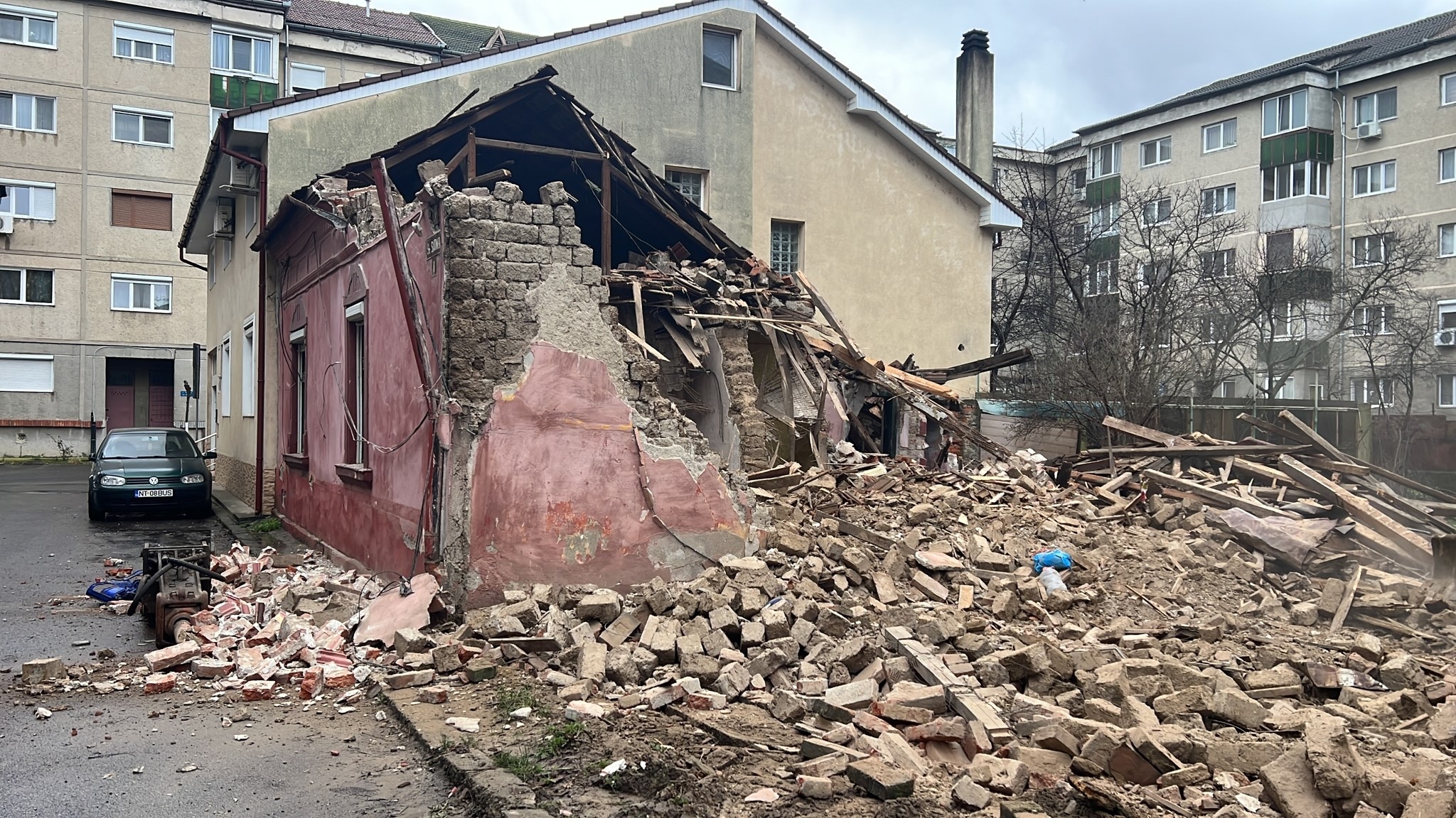 FOTO: Clădiri demolate pe strada Sovata 10.02.2023