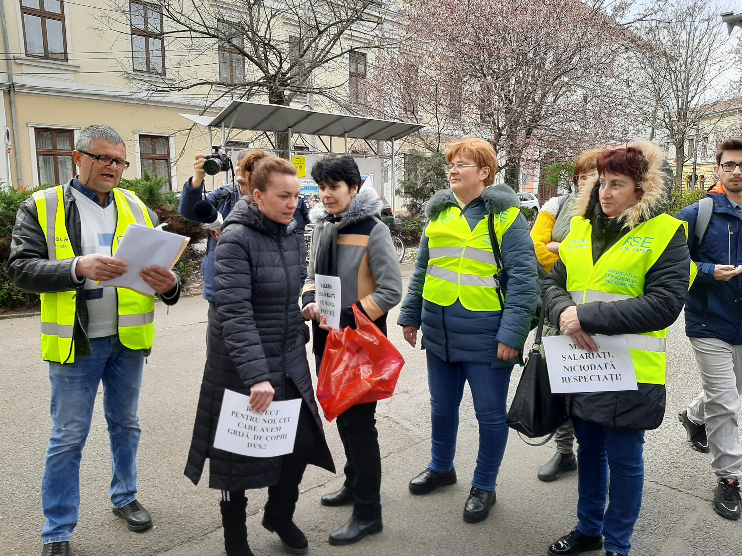 FOTO: Protestul personalului nedidactic la Oradea 30.03.2023