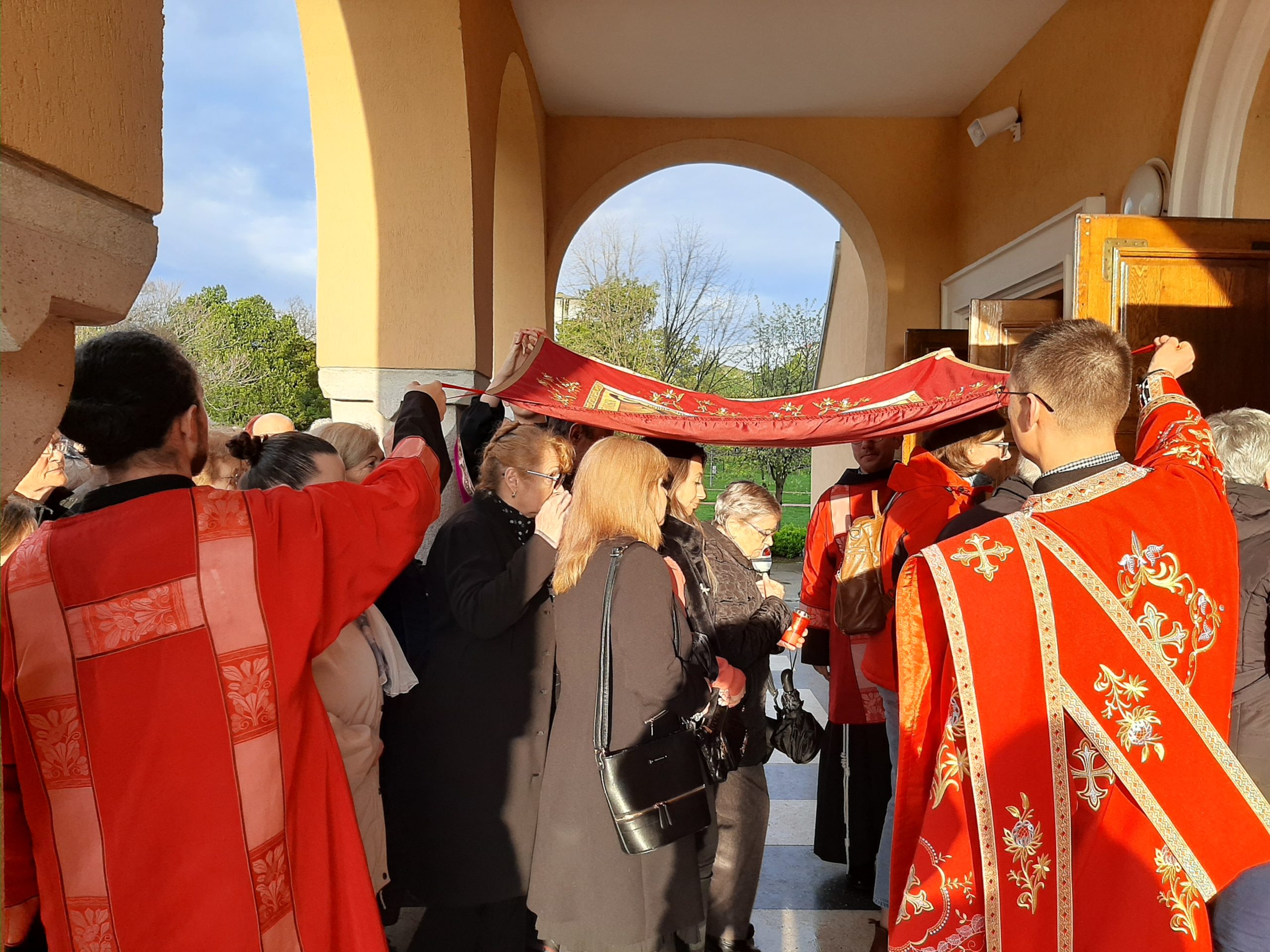 FOTO: Vinerea Mare la Mănăstirea Franciscană „Maica Domnului” 14.04.2023