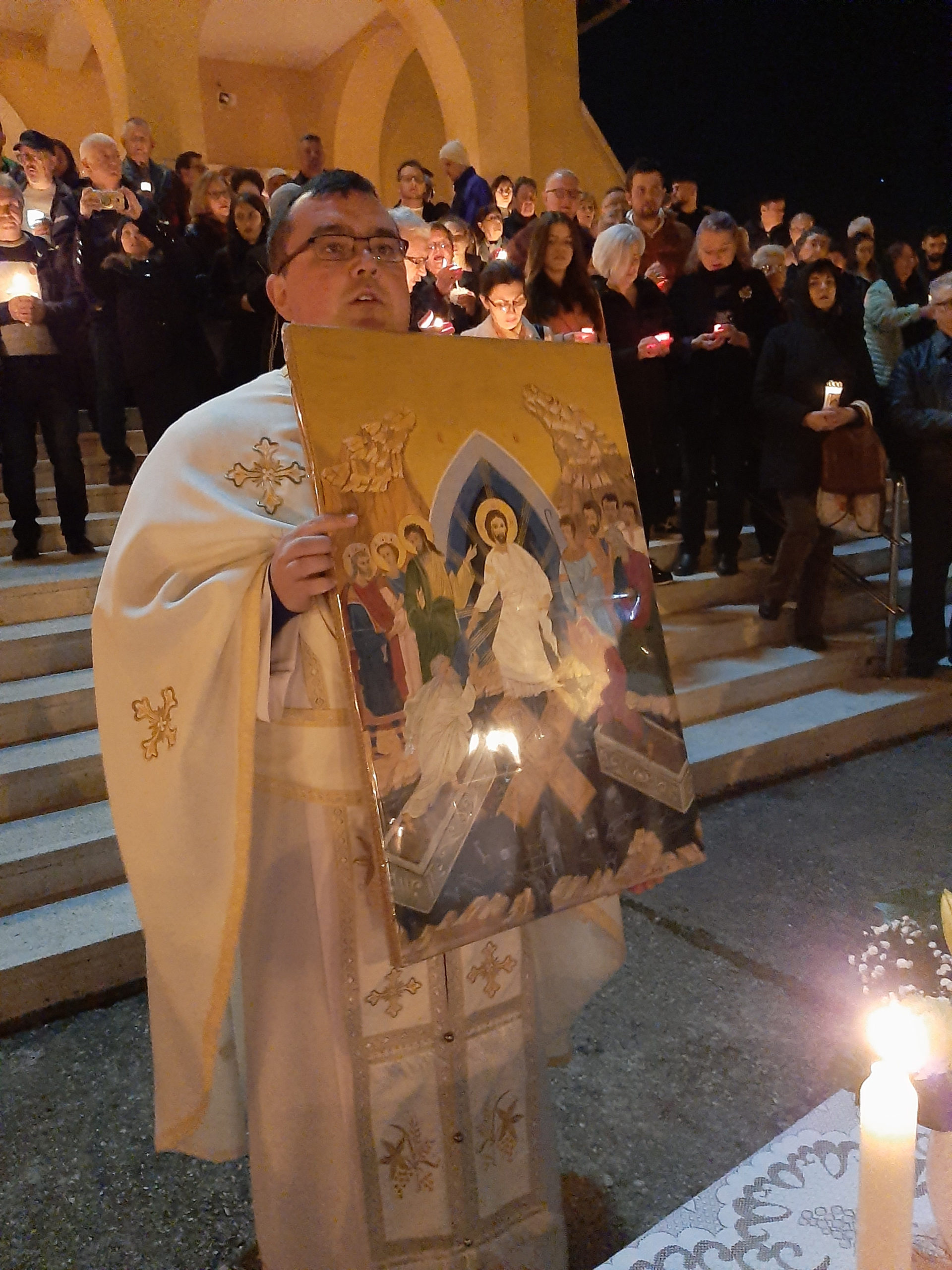 FOTO: Slujba de Înviere la greco-catolici și ortodocși 15.04.2023