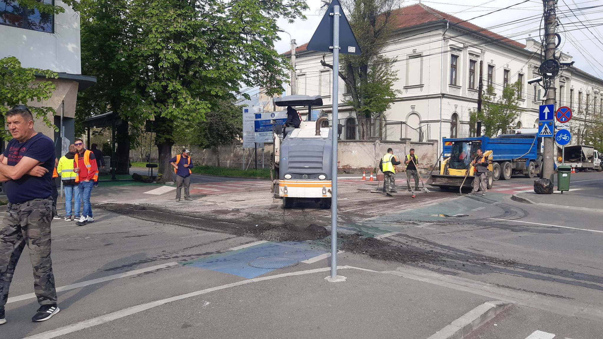 FOTO: Lucrări de asfaltare în zona străzii Mihai Eminescu 24.04.2023