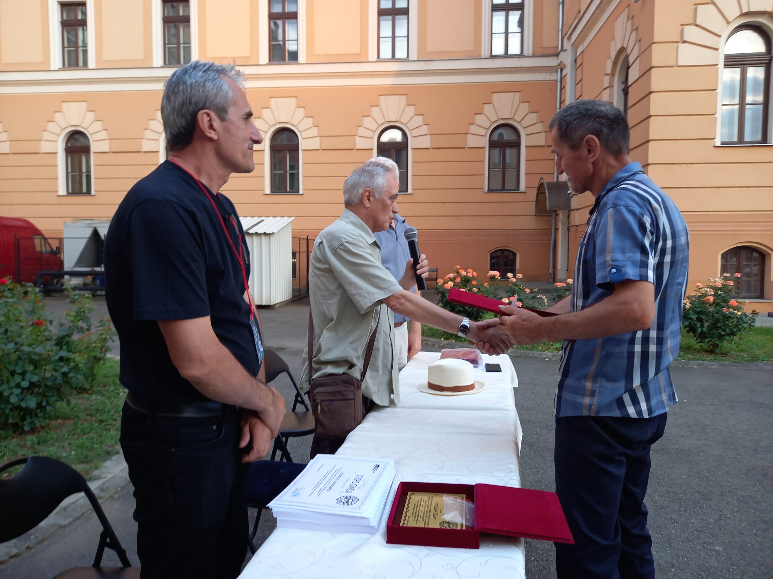 FOTO: Dr. Aurel Chiriac, onorat la cea de a XXX-a ediţie a Târgului Meşterilor Populari, 23.07.2023