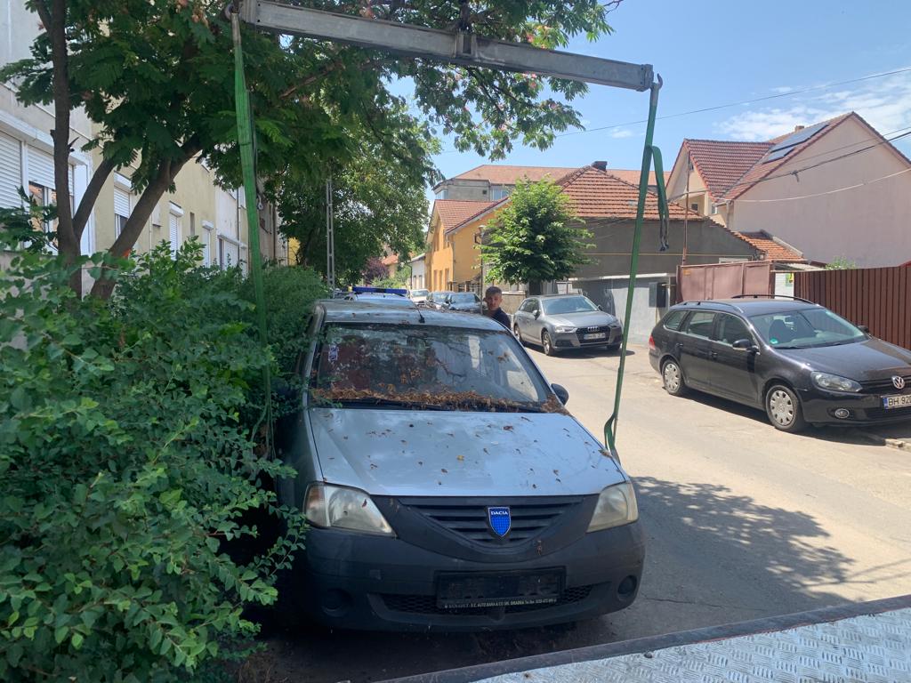 FOTO: Mașină ridicată de polițiștii locali 19.07.2023