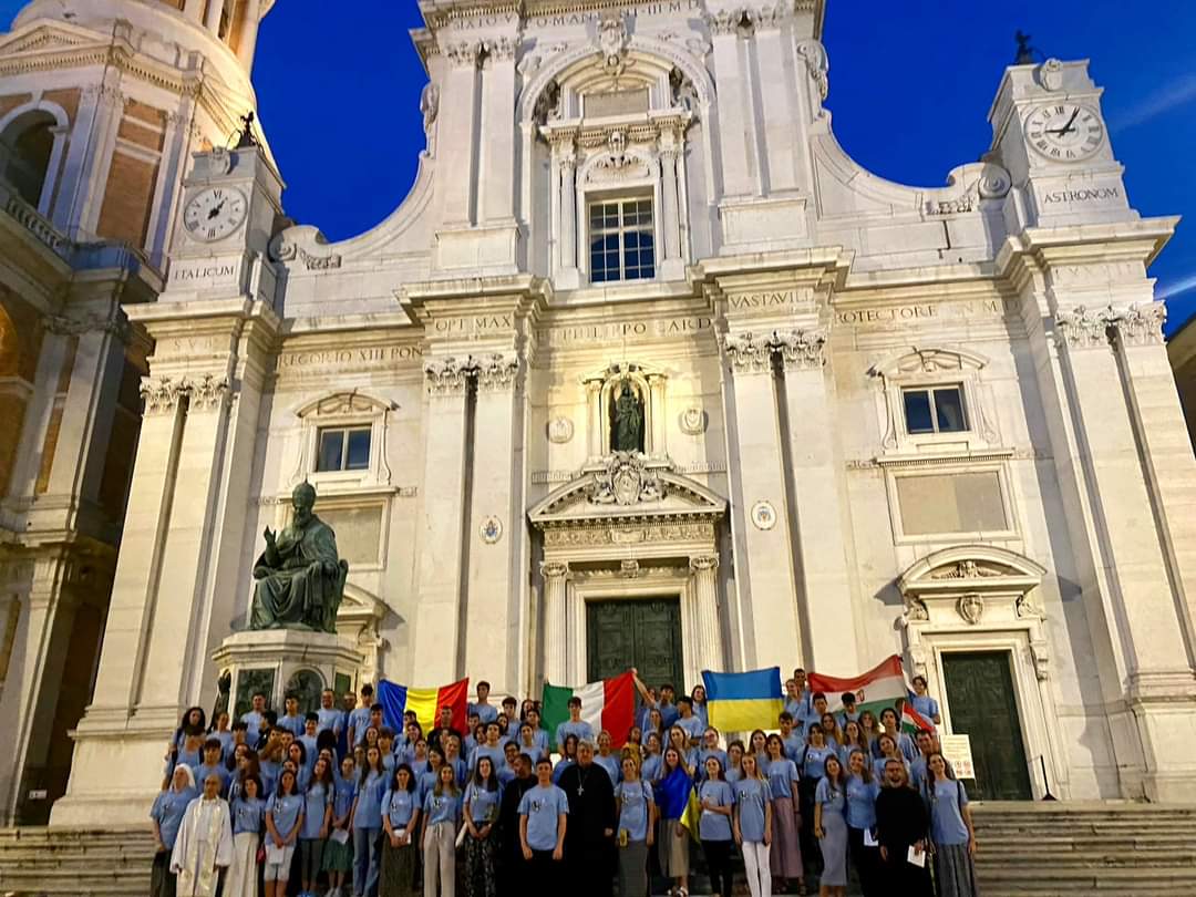 FOTO: Tineri din Oradea şi Beiuş în Tabăra Ecumenică Internațională de la Loreto, 02.08.2023