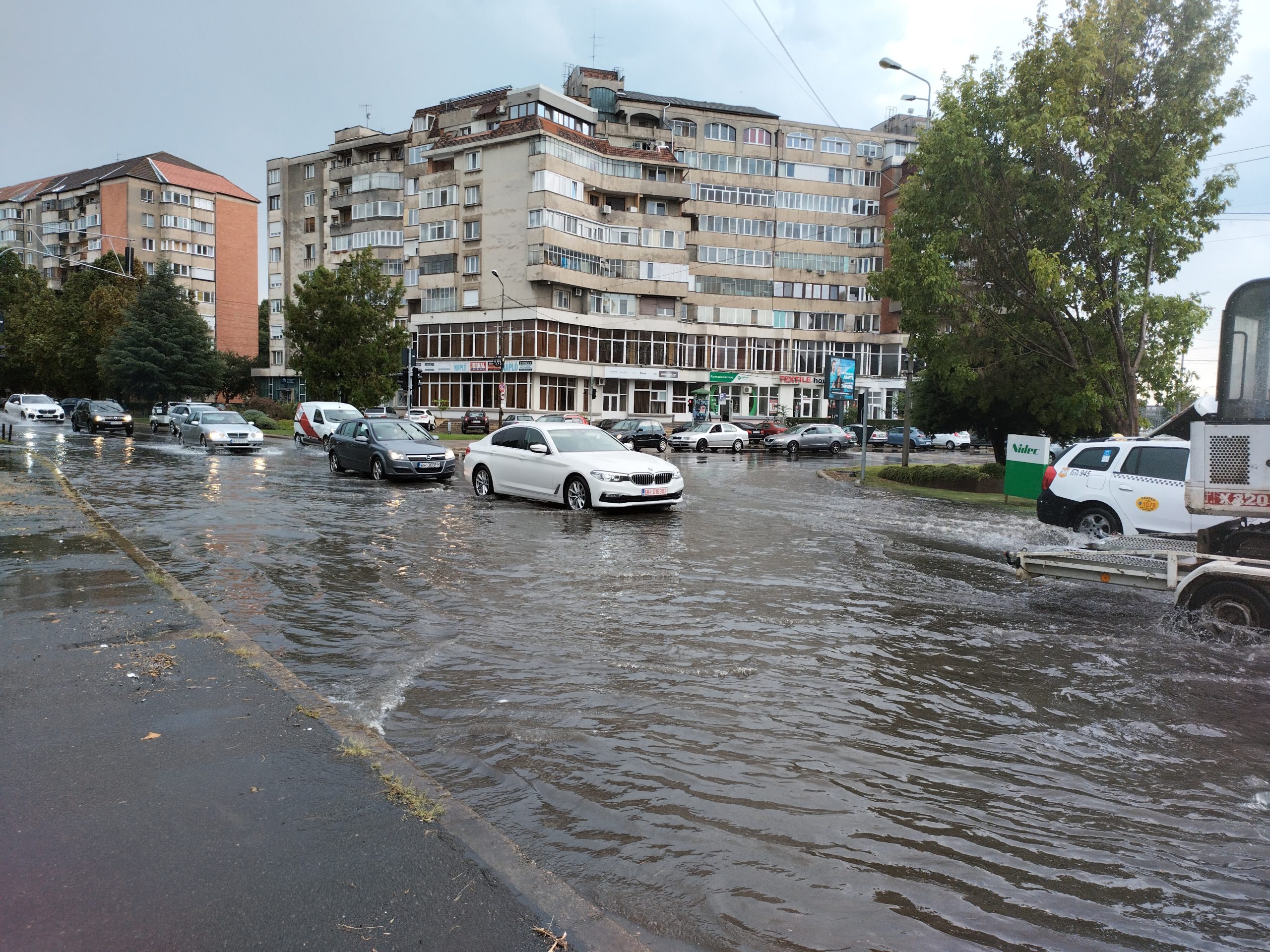 FOTO: Furtună ce a lovit Oradea a inundat străzile 23.08.2023