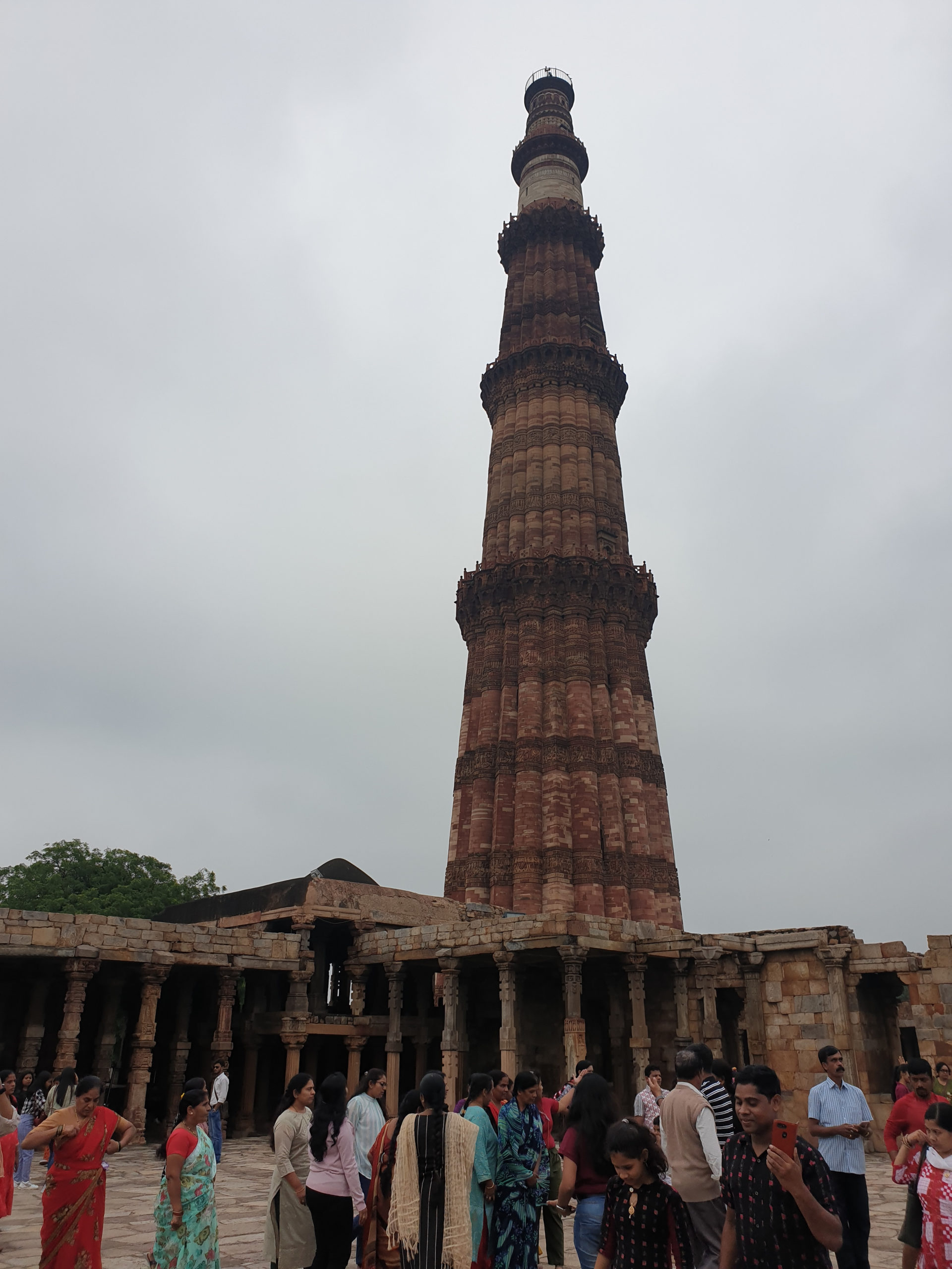 tirnul Qutub Minar, New Delhi.2