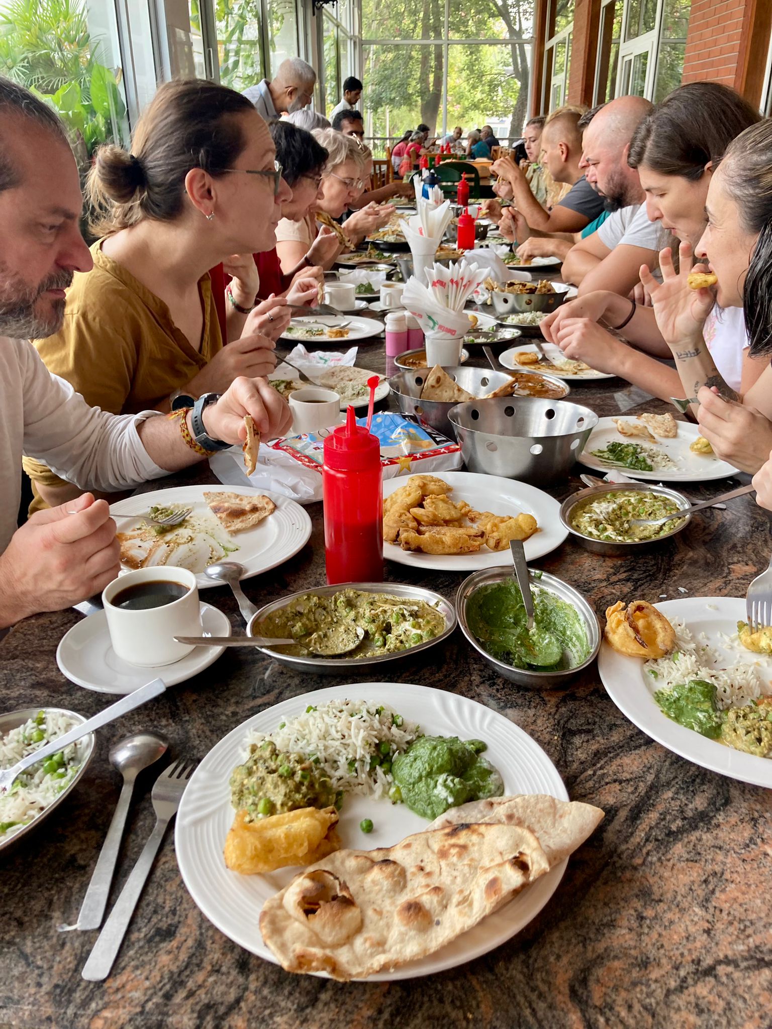 mancare traditionala la un restaurant pe autostrada