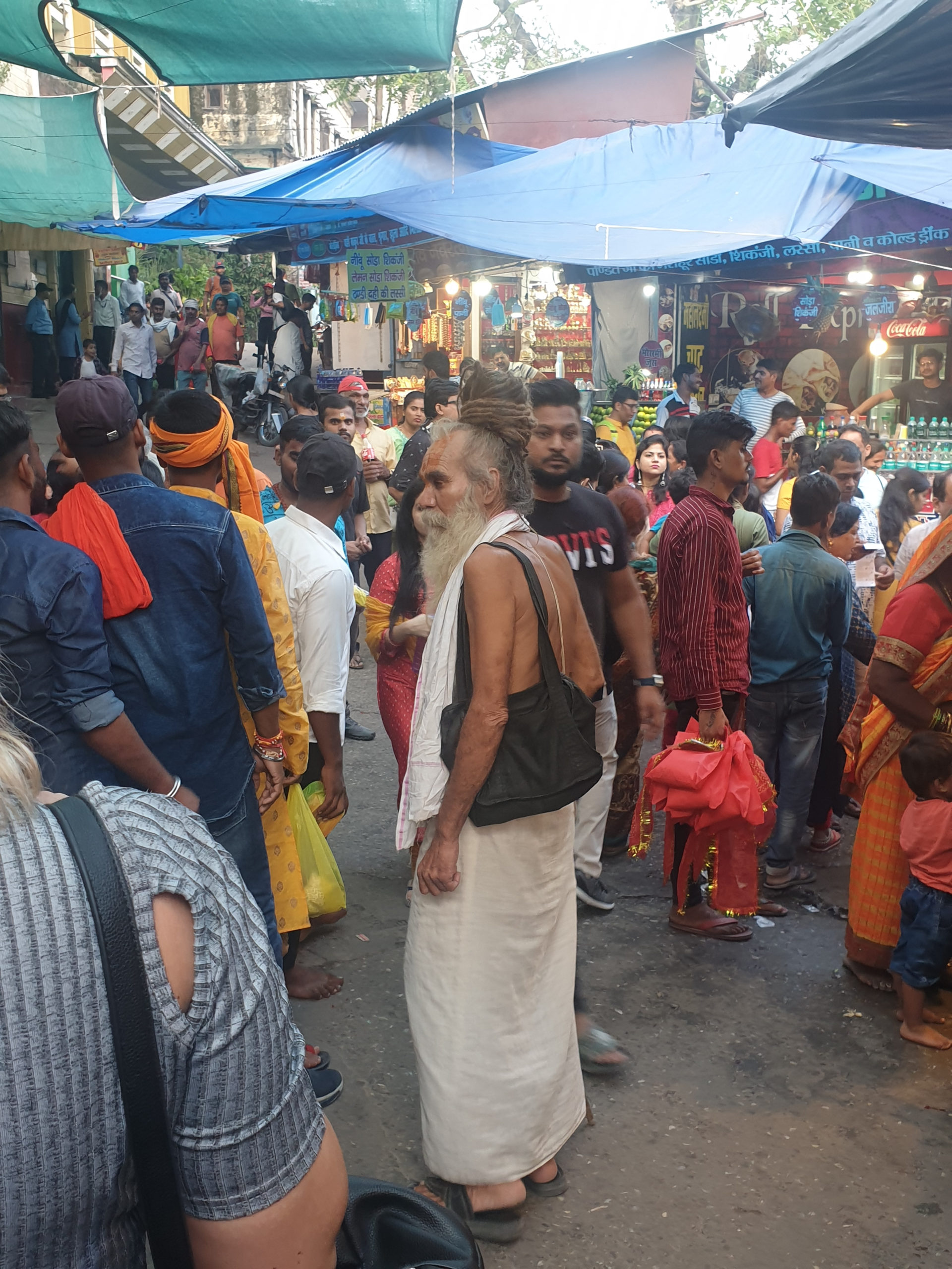 Bazar in Haridwar, la urcarea spre Templul Mansa Devi