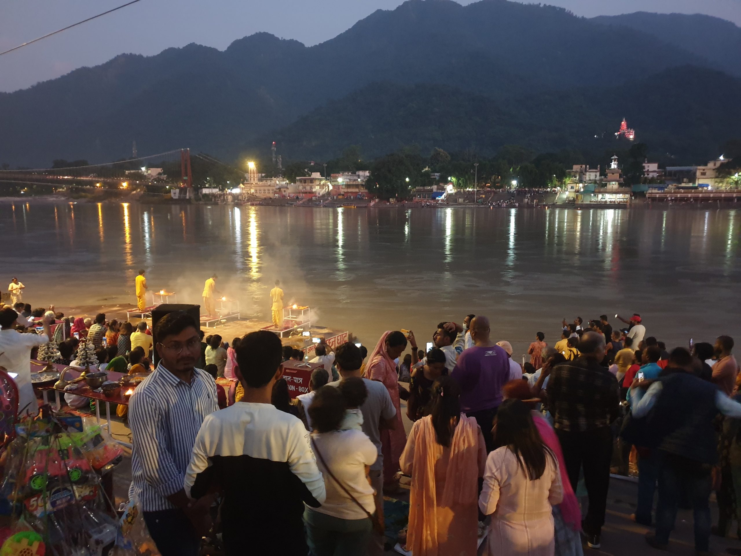 2. Ganga Aarti (ritual cu foc oferit raului Gange) in Haridwar