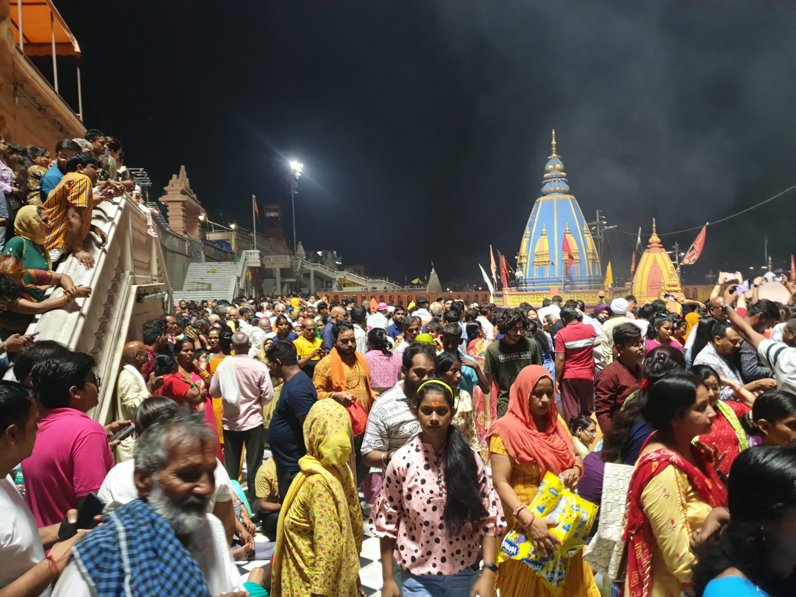 1. Ganga Aarti (ritual cu foc oferit raului Gange) in Haridwar