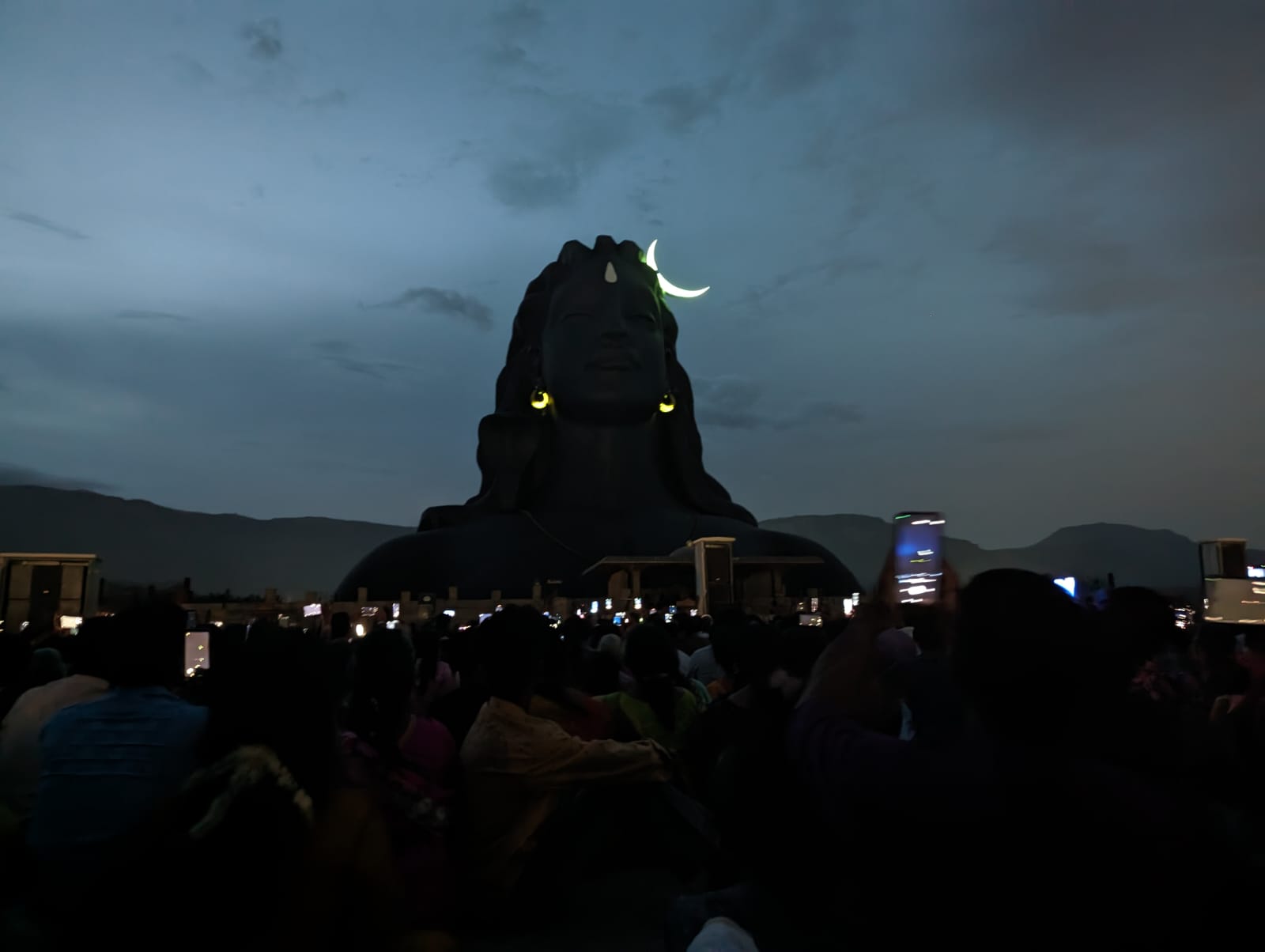 specatacol de lumini la Adiyogi - povestea primului yogin