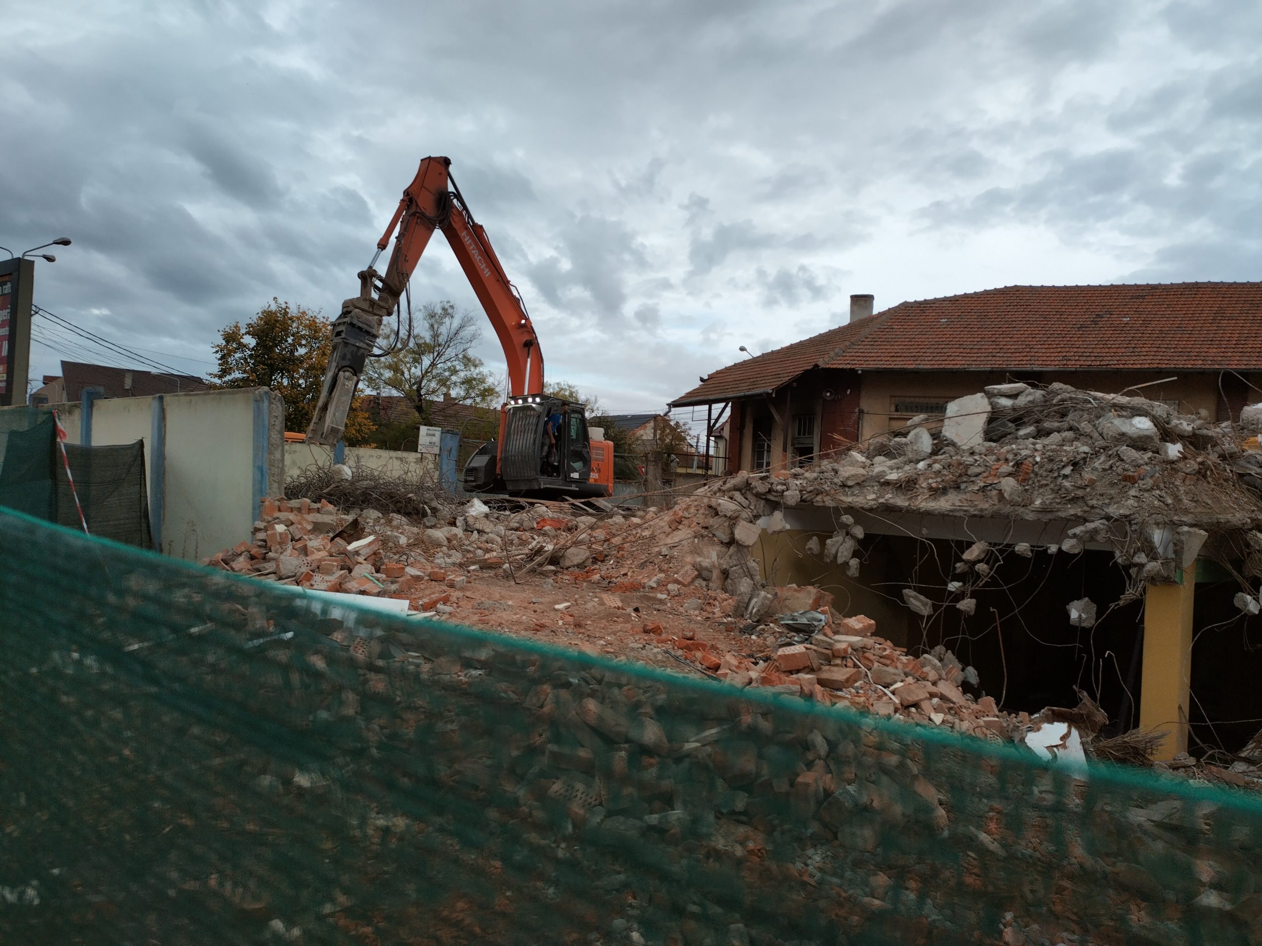 FOTO: Demolare pe strada Sucevei 26.10.2023