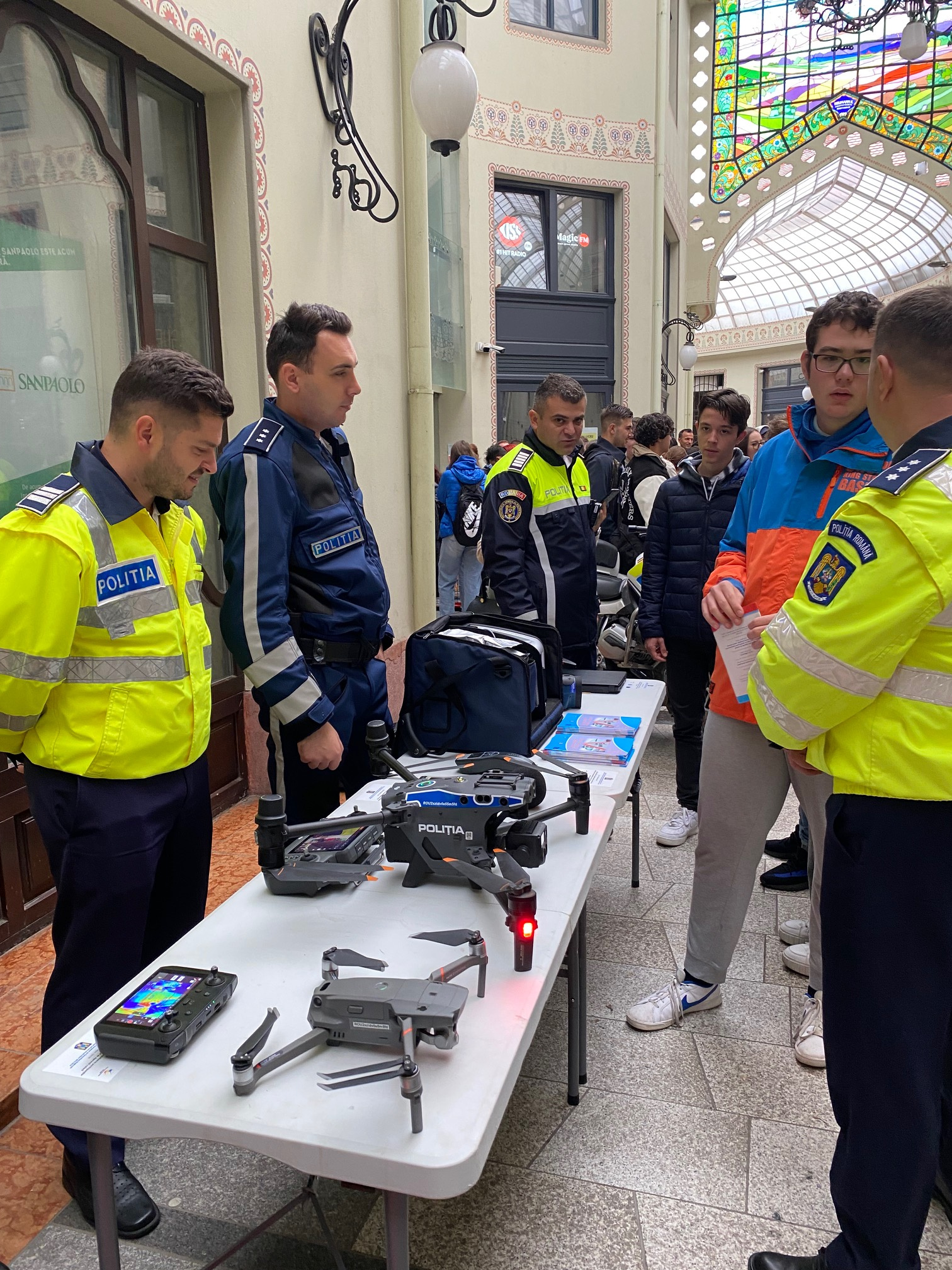 FOTO: Profesia de polițist, prezentată în Pasajul Vulturul Negru 27.10.2023