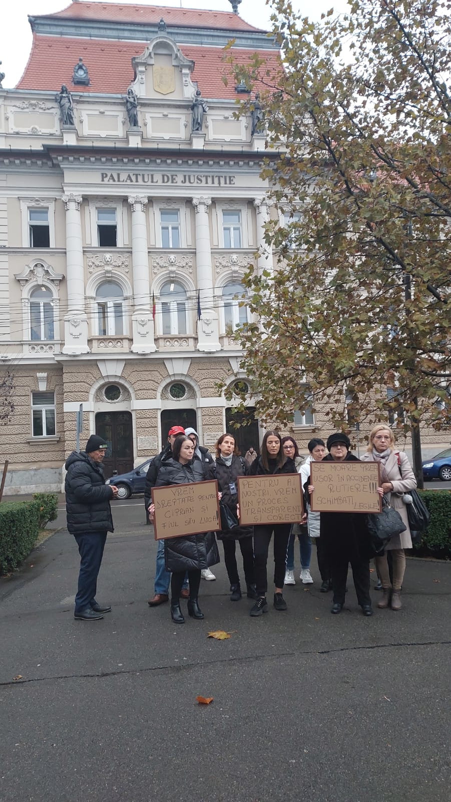 FOTO: Protest la Judecătoria Oradea, 15.11.2023