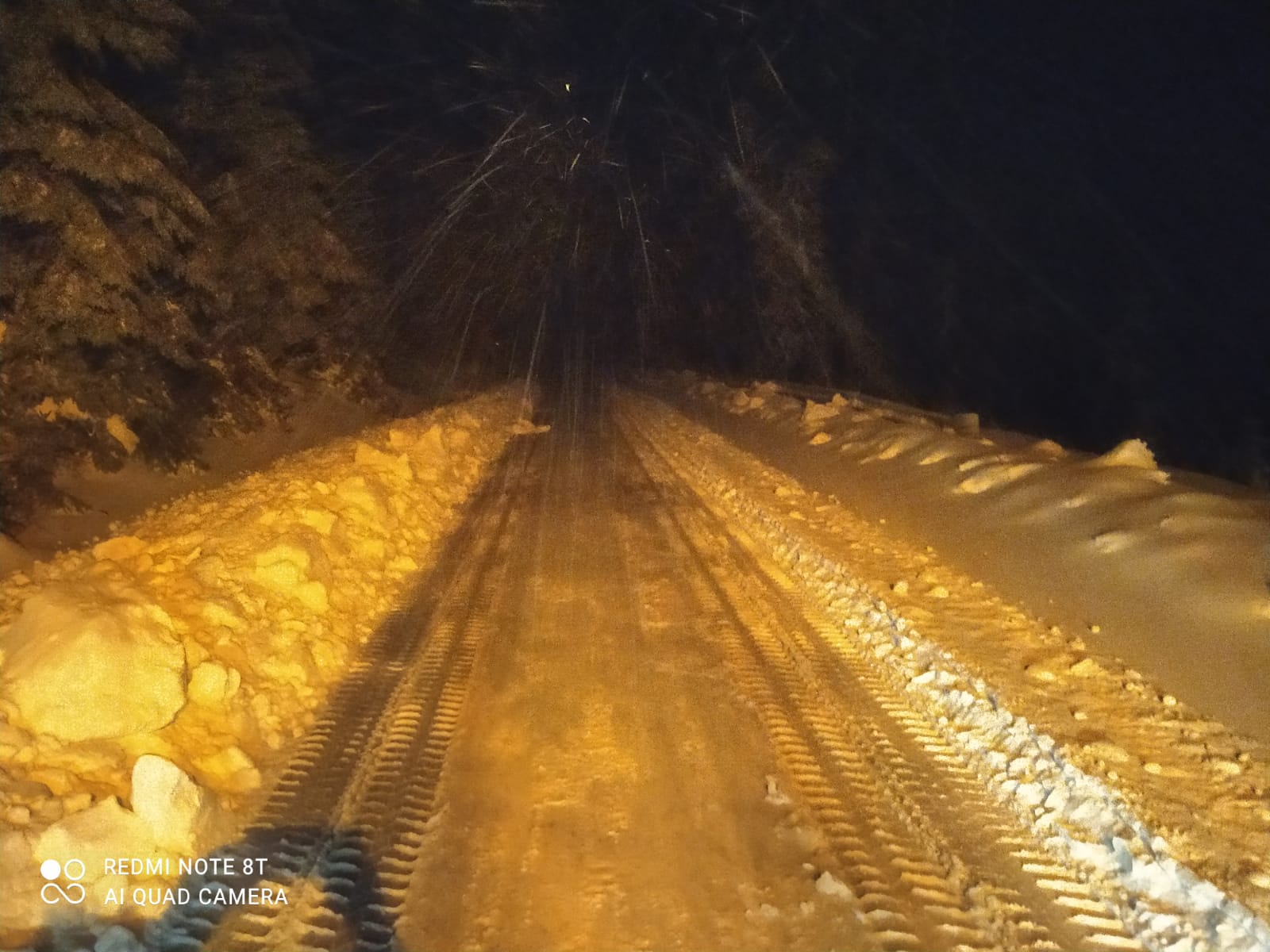 FOTO: Deszăpezire drumuri în zona montană 13.11.2023