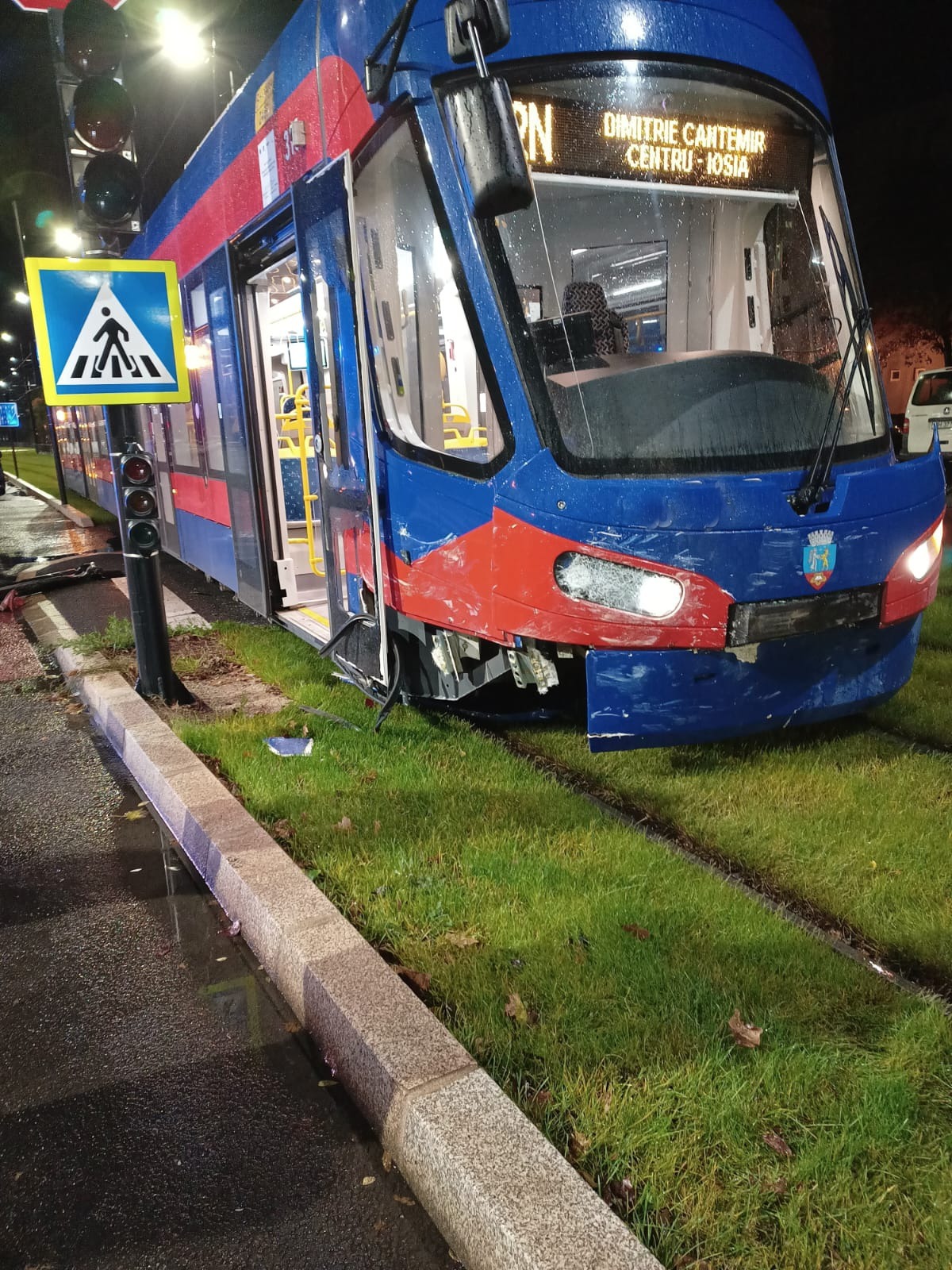 FOTO: Accident pe Bulevardul Dimitrie Cantemir, 14.11.2023