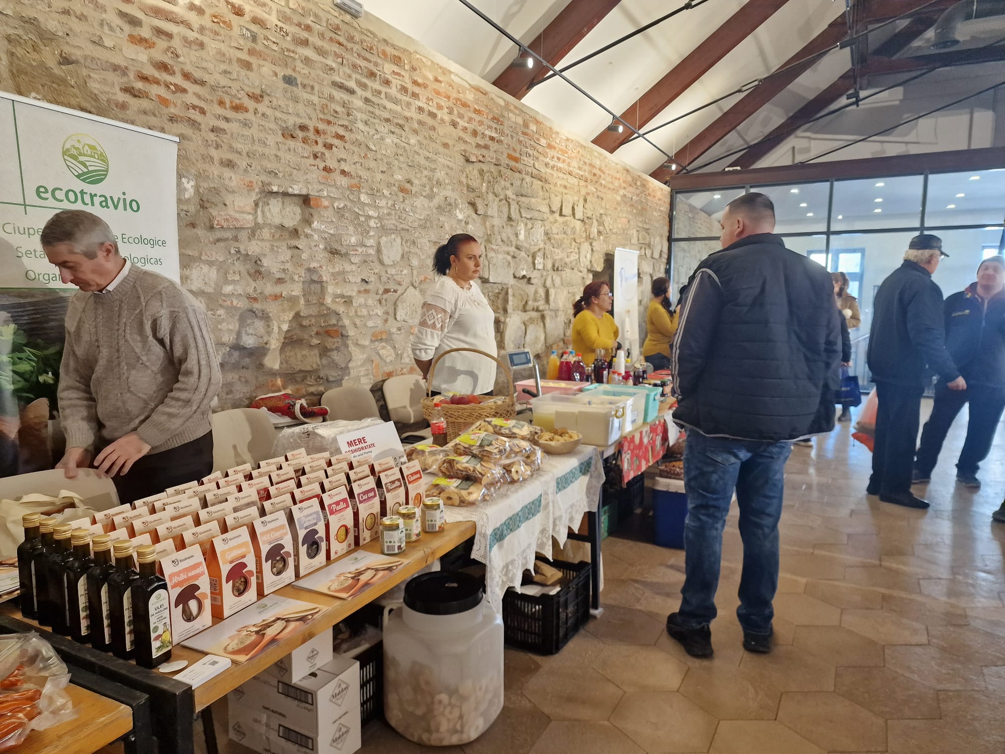 FOTO: Târg cu Sârg: Șofranul, jucăriile croșetate manual sau produsele din carne, pe listele orădenilor, 18.12.2023