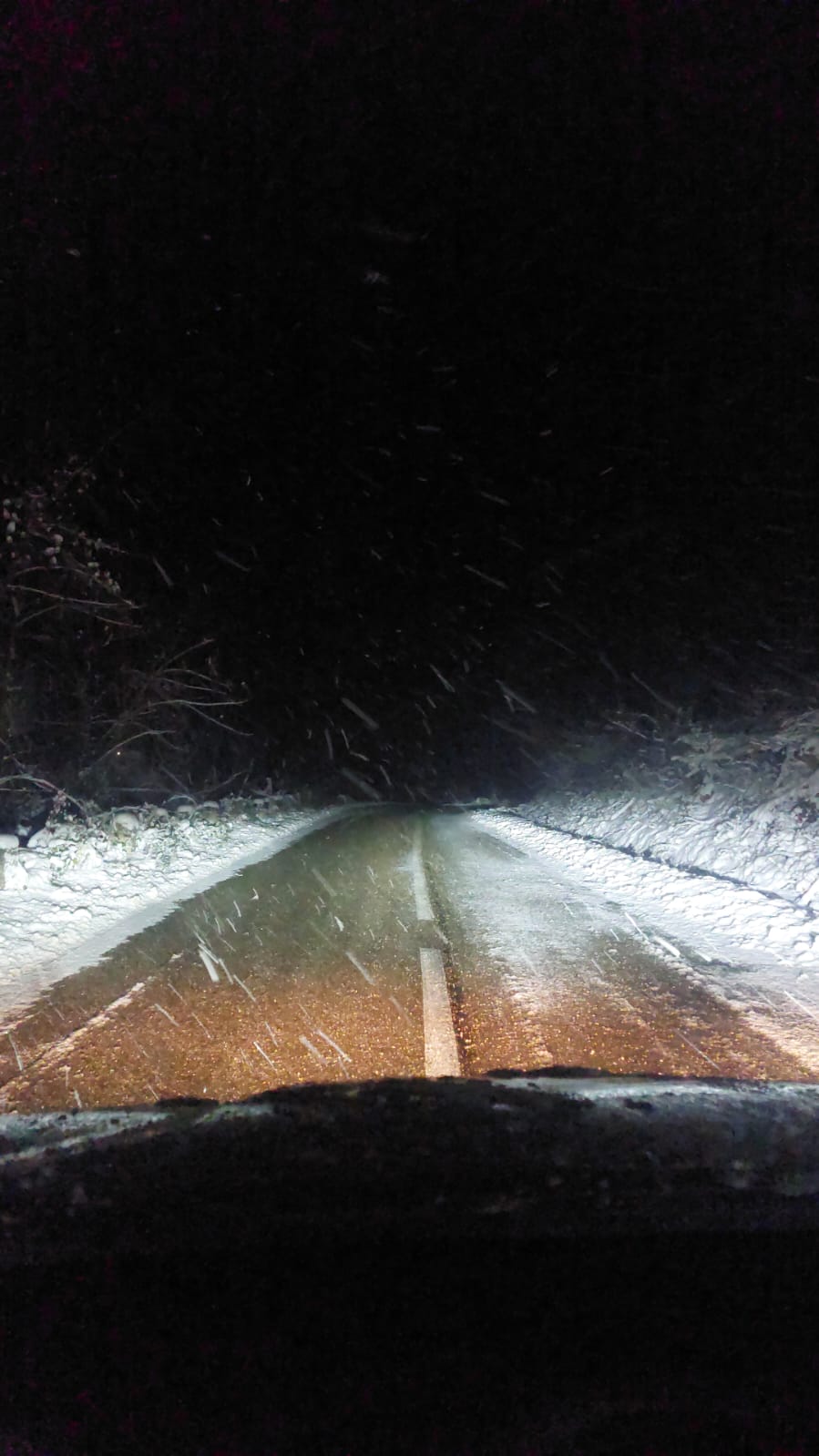 FOTO: Starea drumurilor din Bihor în urma ninsorilor: „Utilajele acționează la capacitate maximă”, 24.12.2023