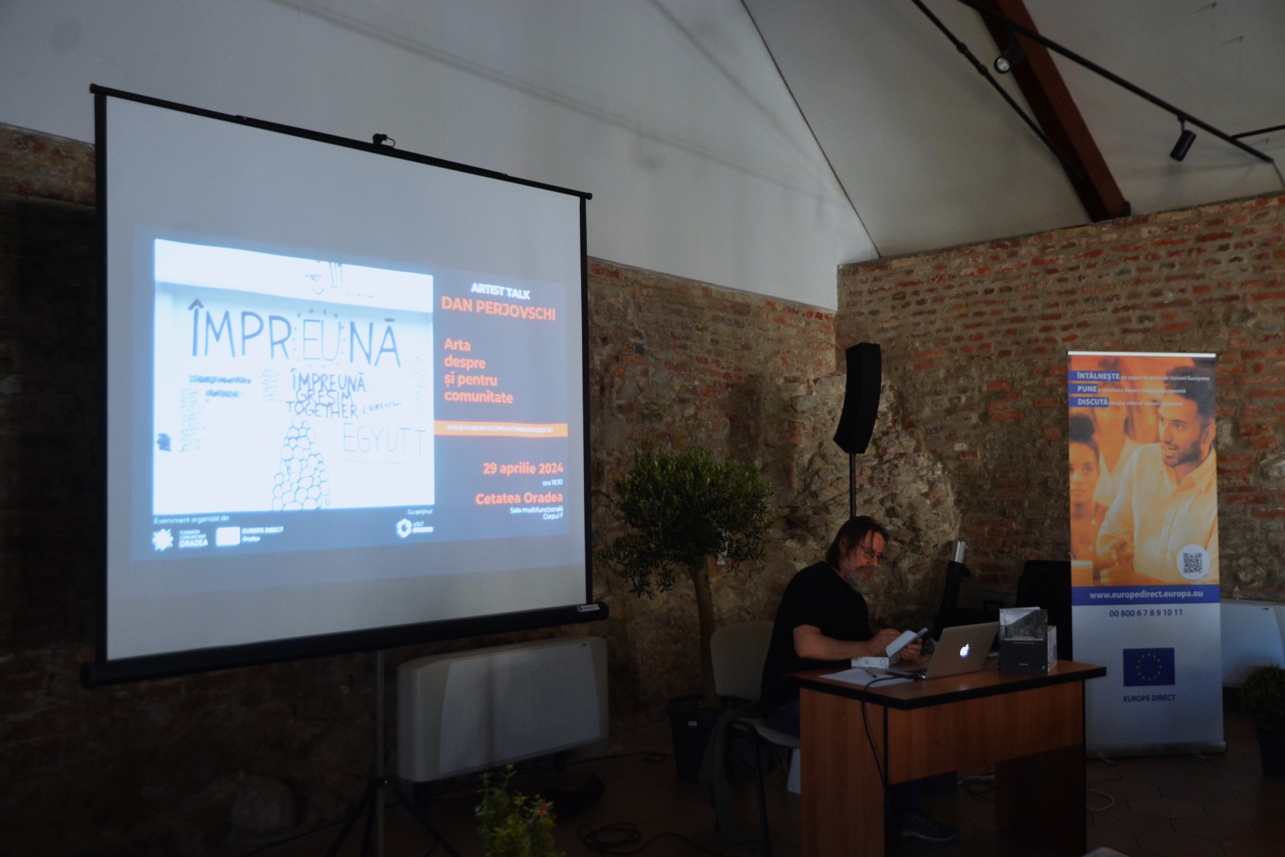 Artist Talk cu Dan Perjovschi la Oradea