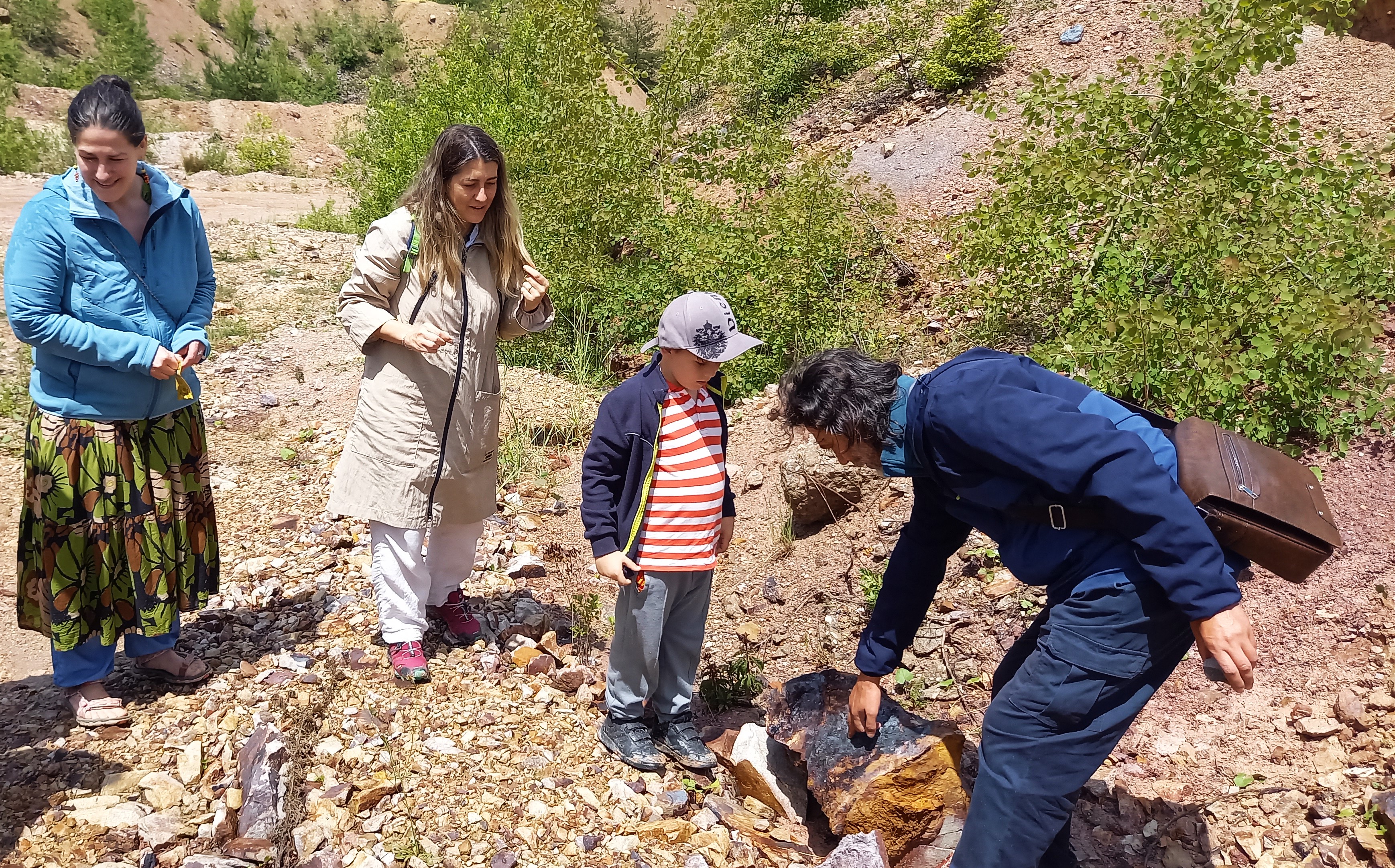 vânatoare de minerale si roci la Roşia (16)