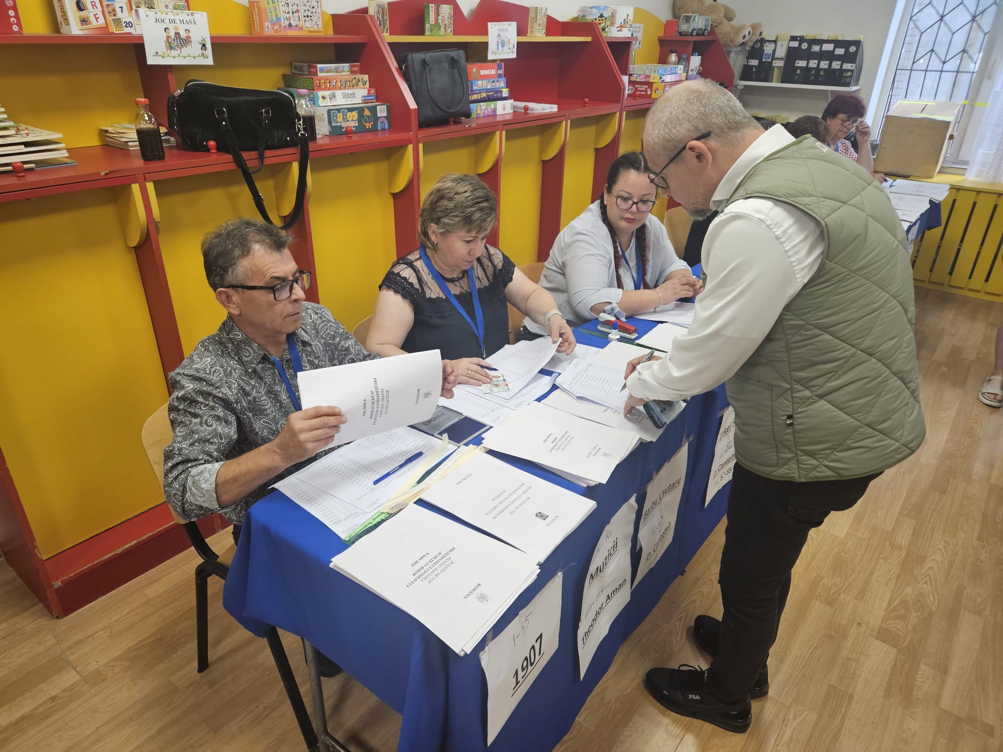 FOTO: Cnadidatul USR pentru Primăria Oradea a votat! 09.06.2024