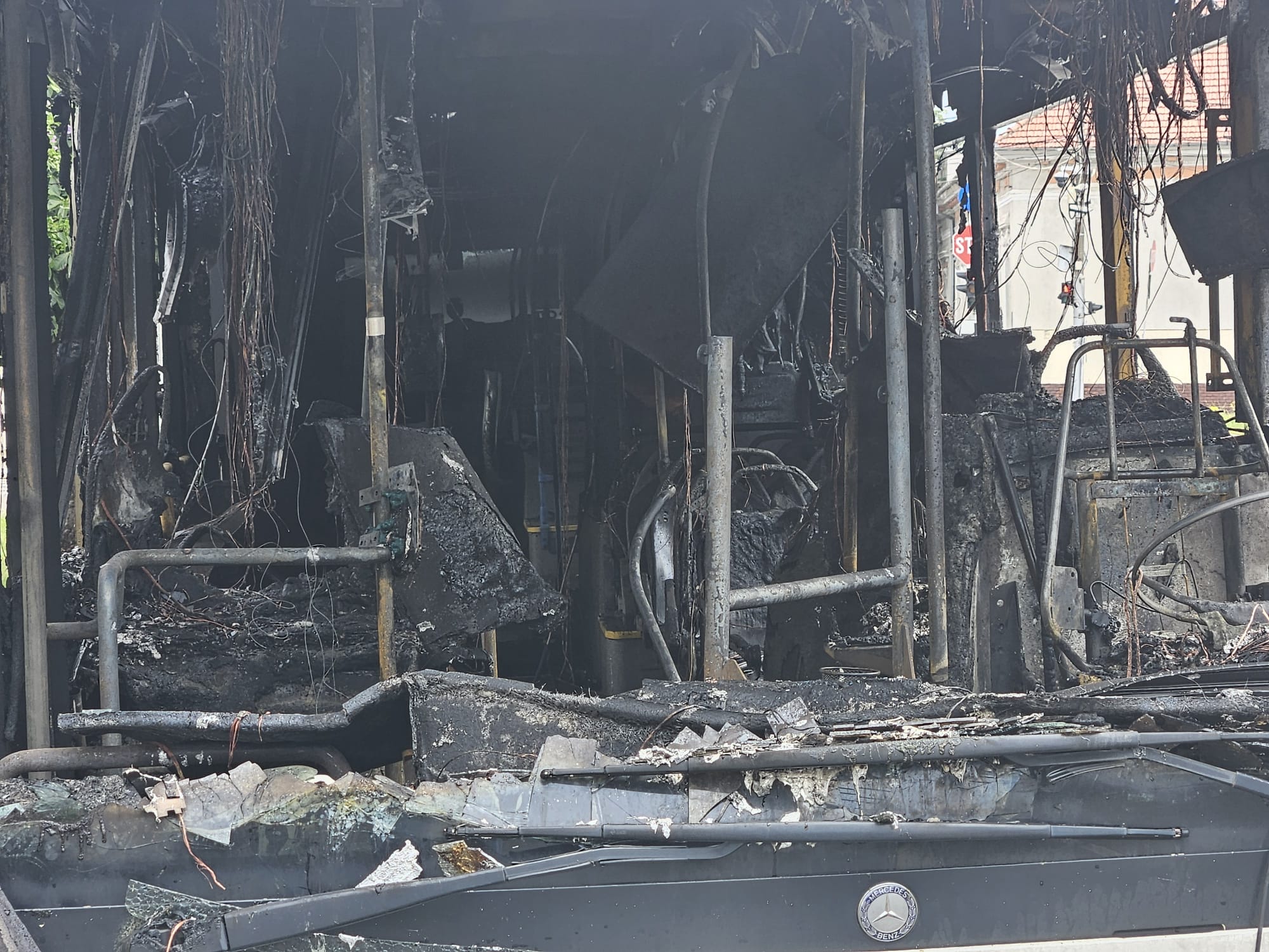 Foto: Autobuzul OTL mistuit de flăcări 27.06.2024