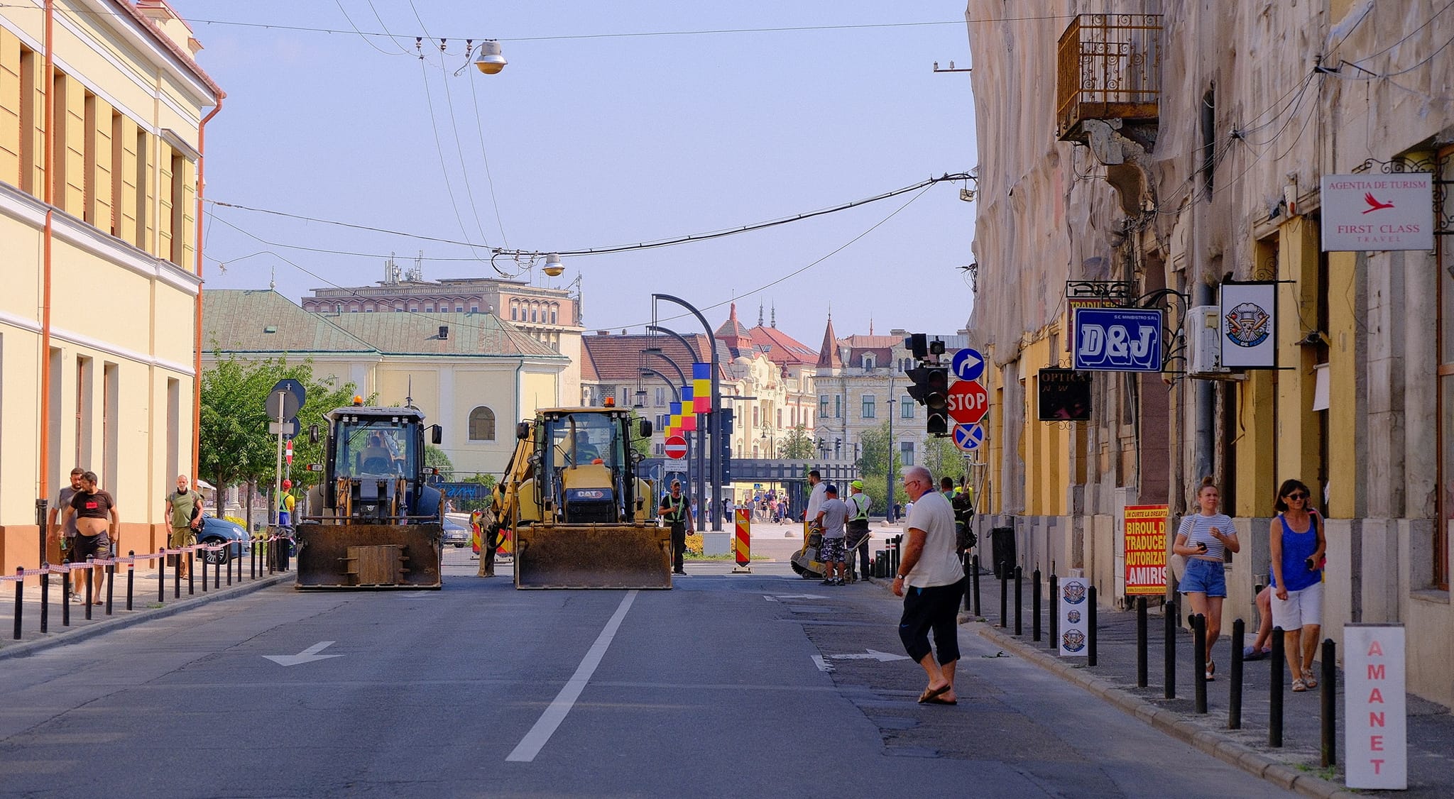 foto: Muncitorii au început lucrările de schimbare a conductei de la termoficare pe strada Avram Iancu, 17.07.2024