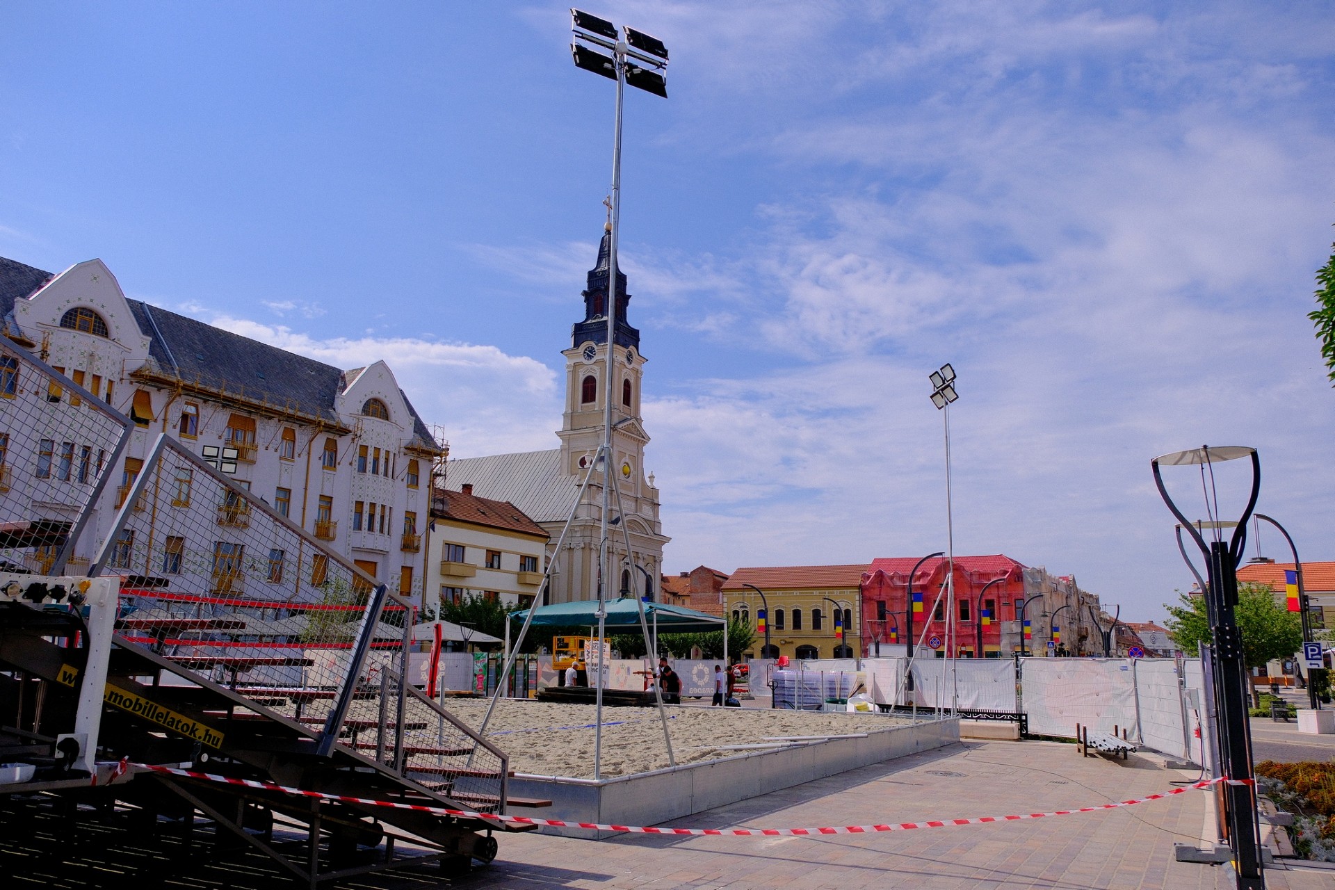 Pregătiri pentru Beach Volley în Piața Uniirii 24.07.2024; Foto: Alexandru Nițescu