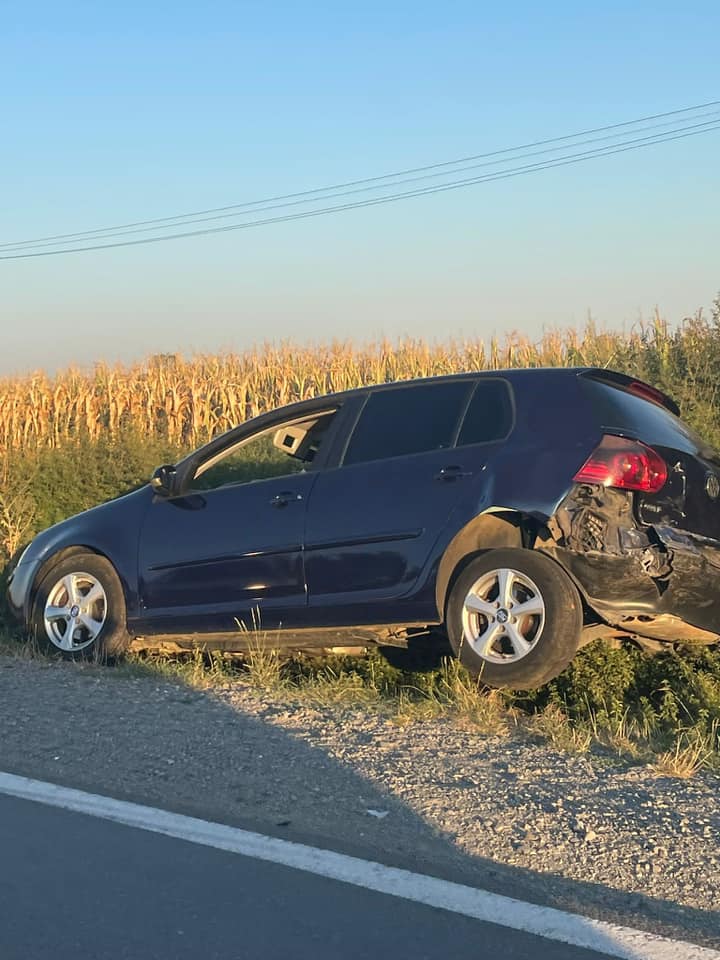 foto: Accident în Bihor. Una dintre mașinile implicate ar fi un Audi echipat cu sistem radar al polițiștilor, 11.08.2024