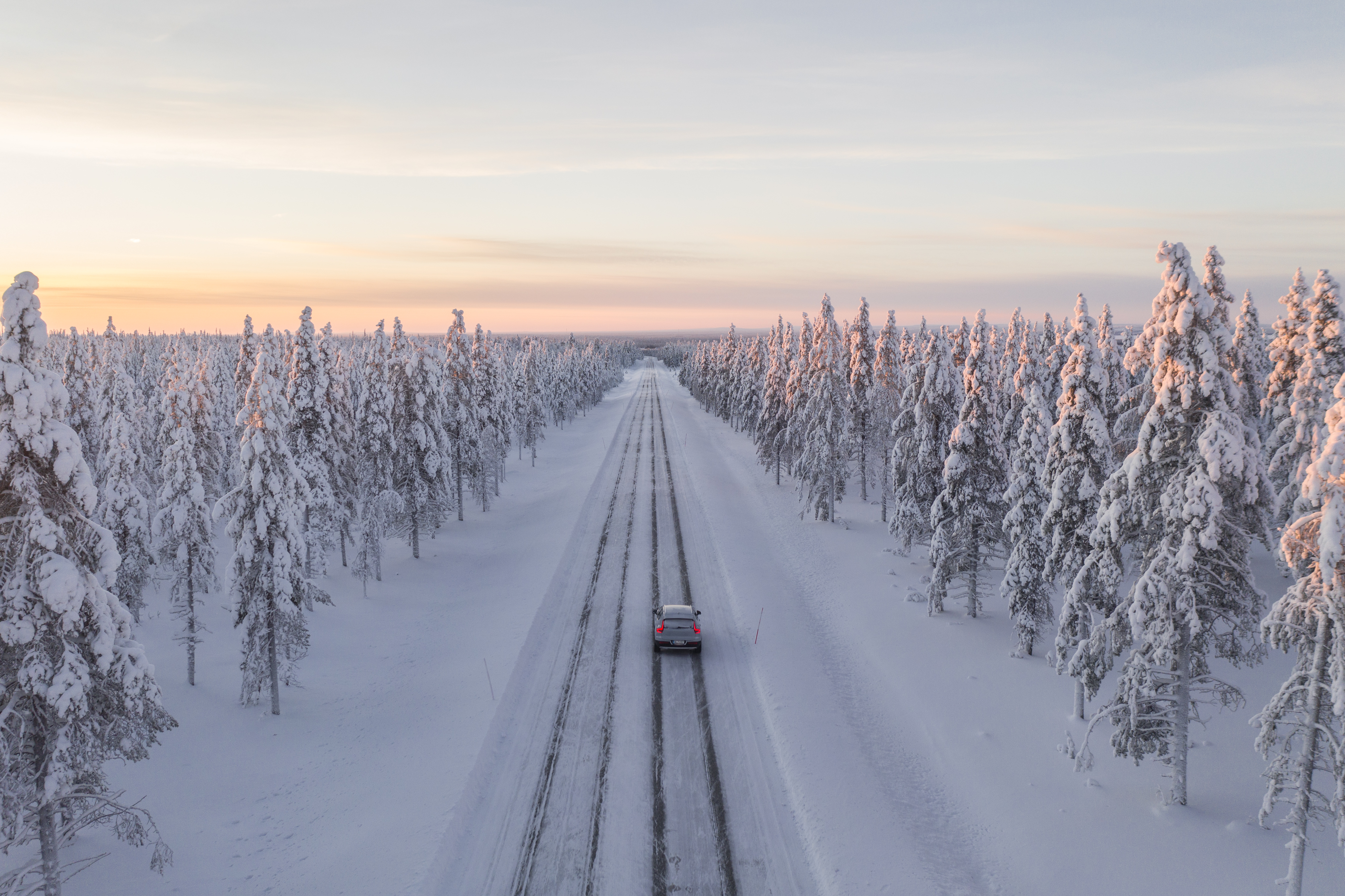 A_road_in_winter_with_a_car_with_Nokian_Tyres_winter_tires